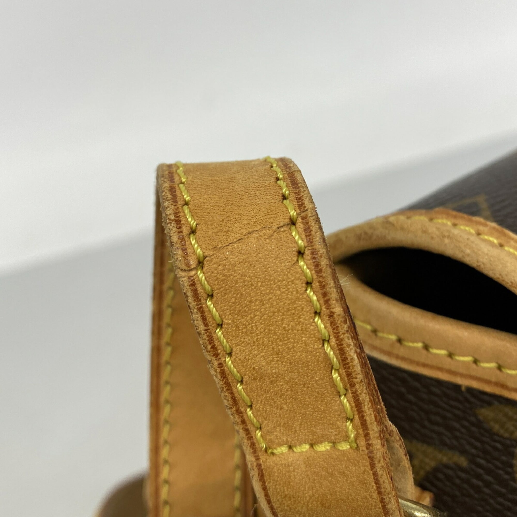 Louis Vuitton Brown Shoulder Bag (Pre-Owned)