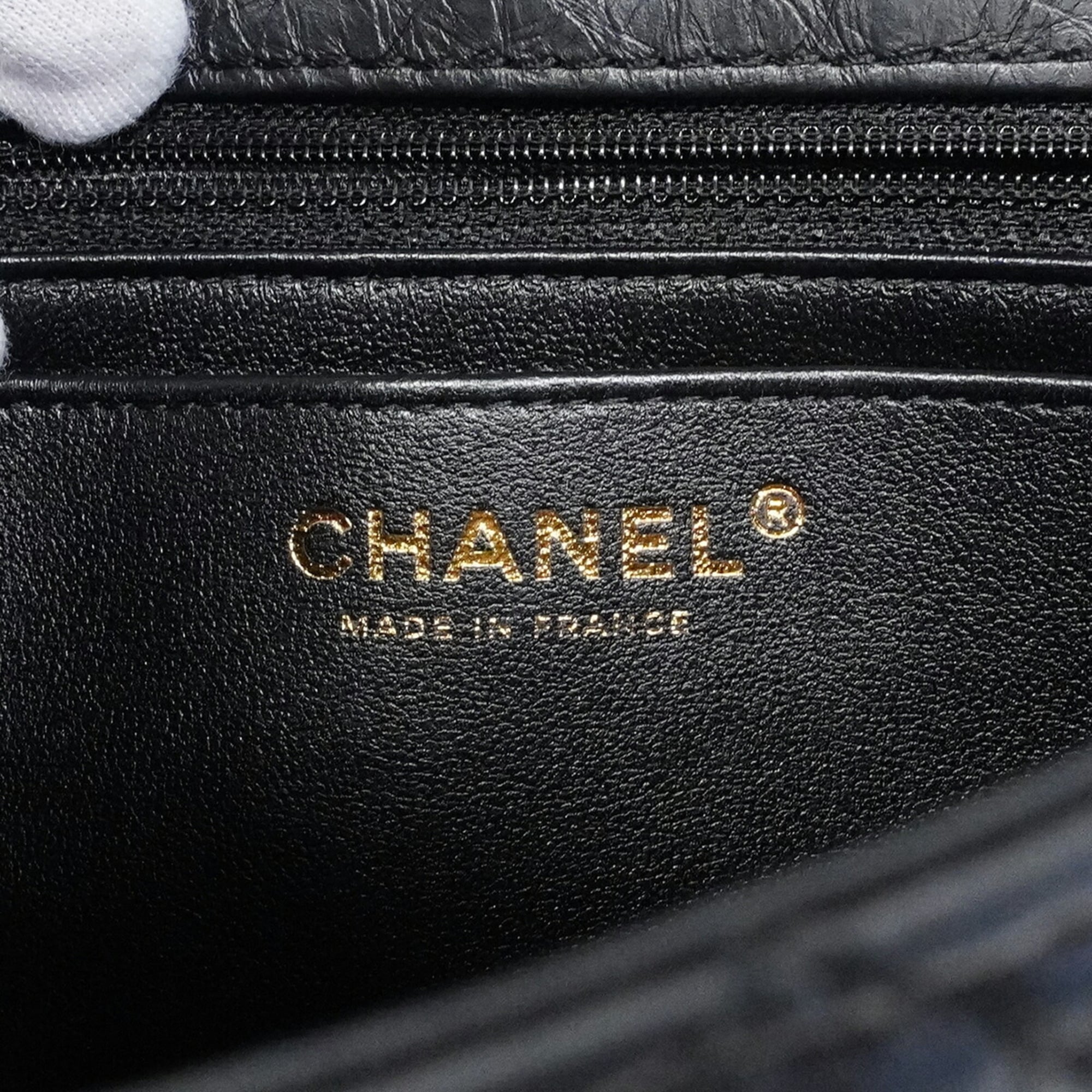 Chanel Black Leather Shoulder Bag (Pre-Owned)
