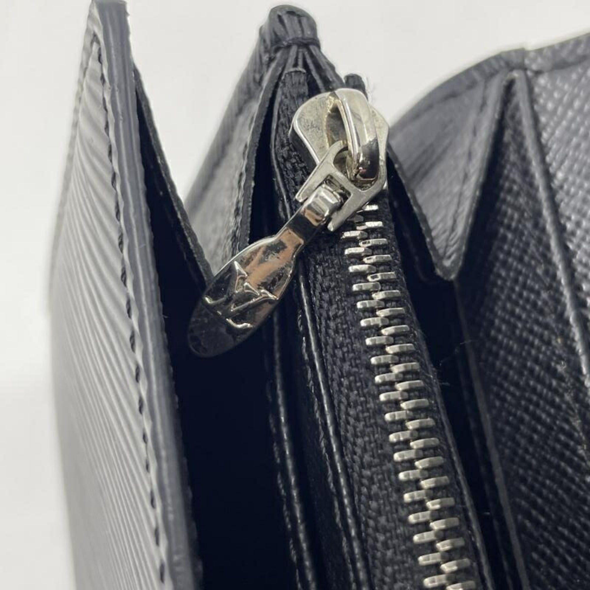 Louis Vuitton Epi Black Epi Leather Long Wallet (Bi-Fold) (Pre-Owned)