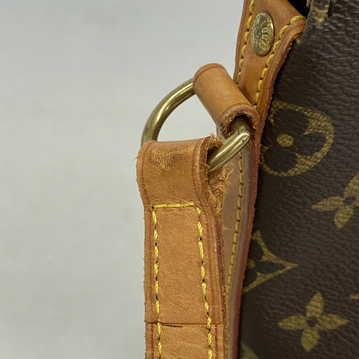 Louis Vuitton Brown Shoulder Bag (Pre-Owned)