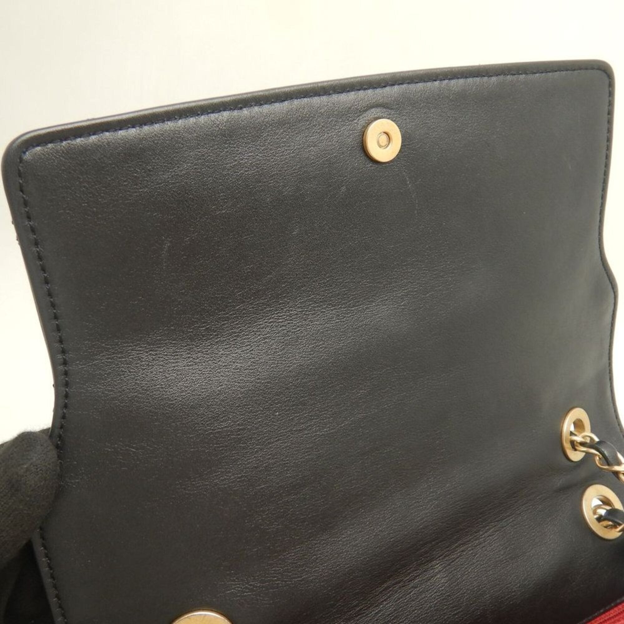 Chanel Black Leather Shoulder Bag (Pre-Owned)