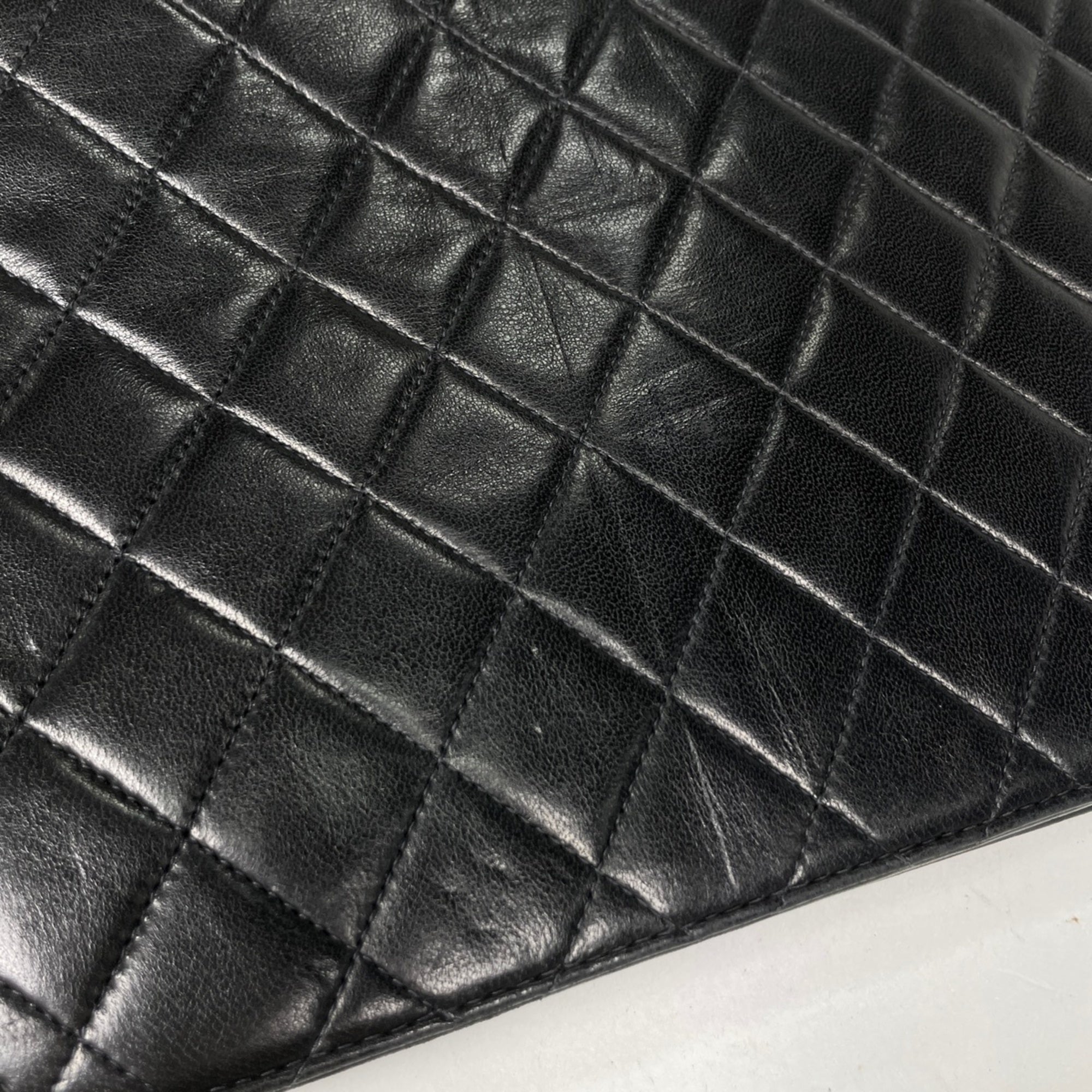 Chanel Black Leather Shoulder Bag (Pre-Owned)
