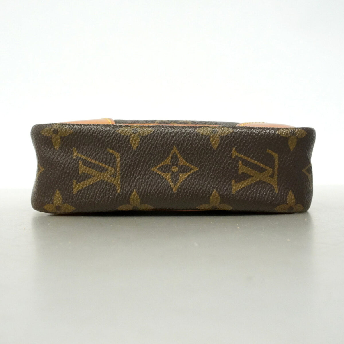 Louis Vuitton Brown Shoulder Bag (Pre-Owned)