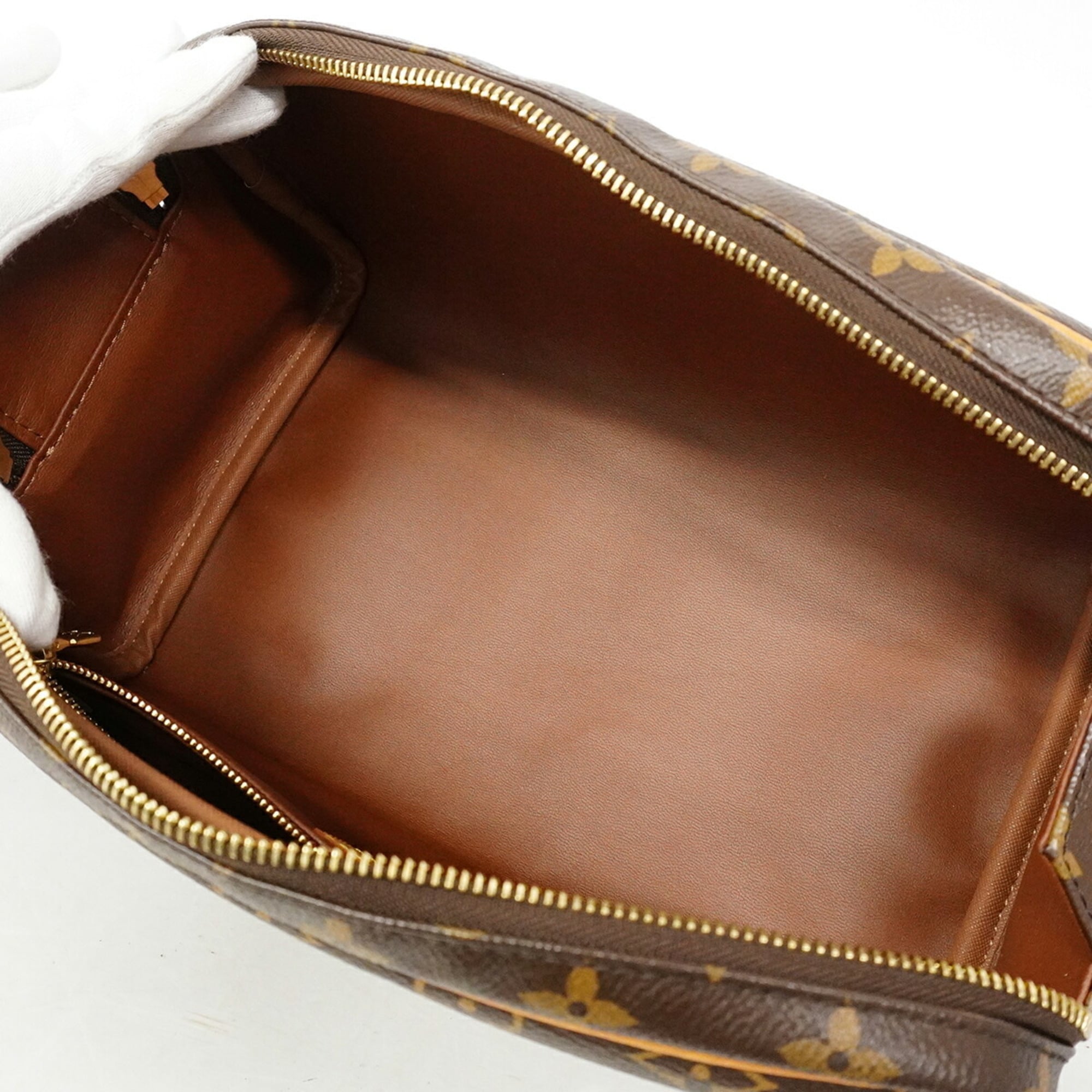 Louis Vuitton Brown Clutch Bag (Pre-Owned)