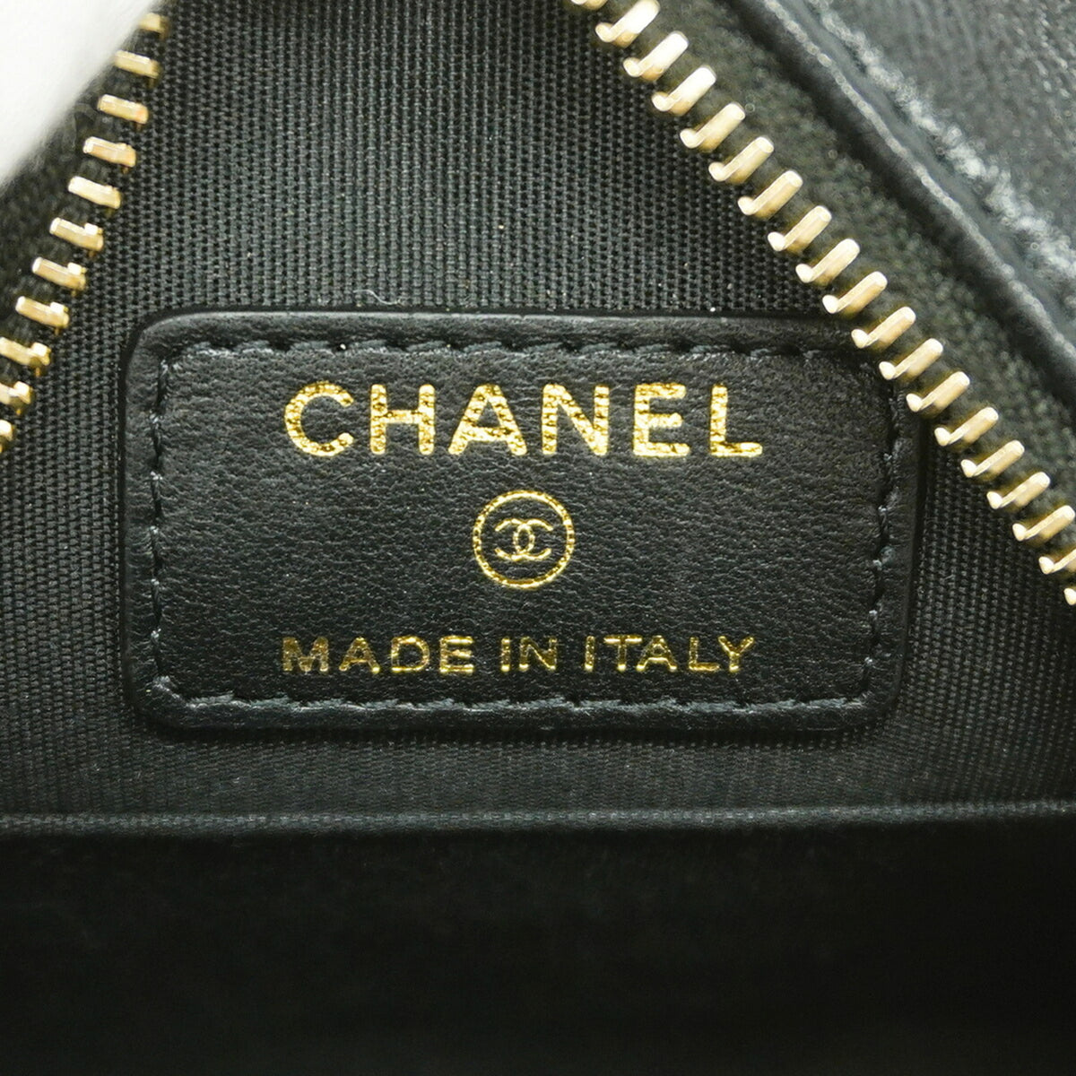 Chanel Black Leather Shoulder Bag (Pre-Owned)