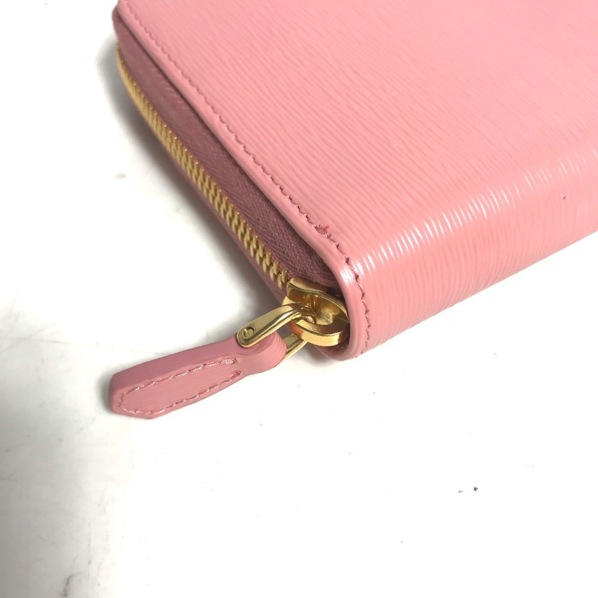 Prada Pink Saffiano Metal Long Wallet (Bi-Fold) (Pre-Owned)