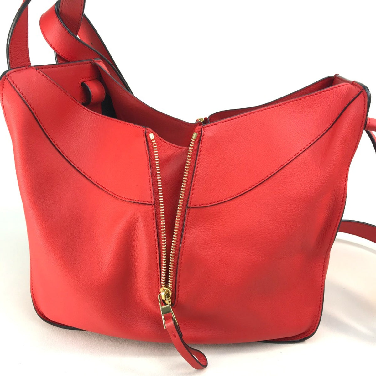 Loewe Red Leather Handbag (Pre-Owned)