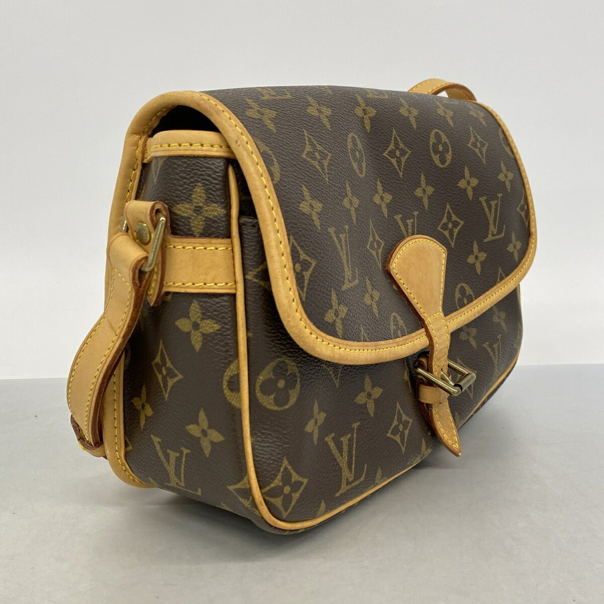 Louis Vuitton Brown Shoulder Bag (Pre-Owned)