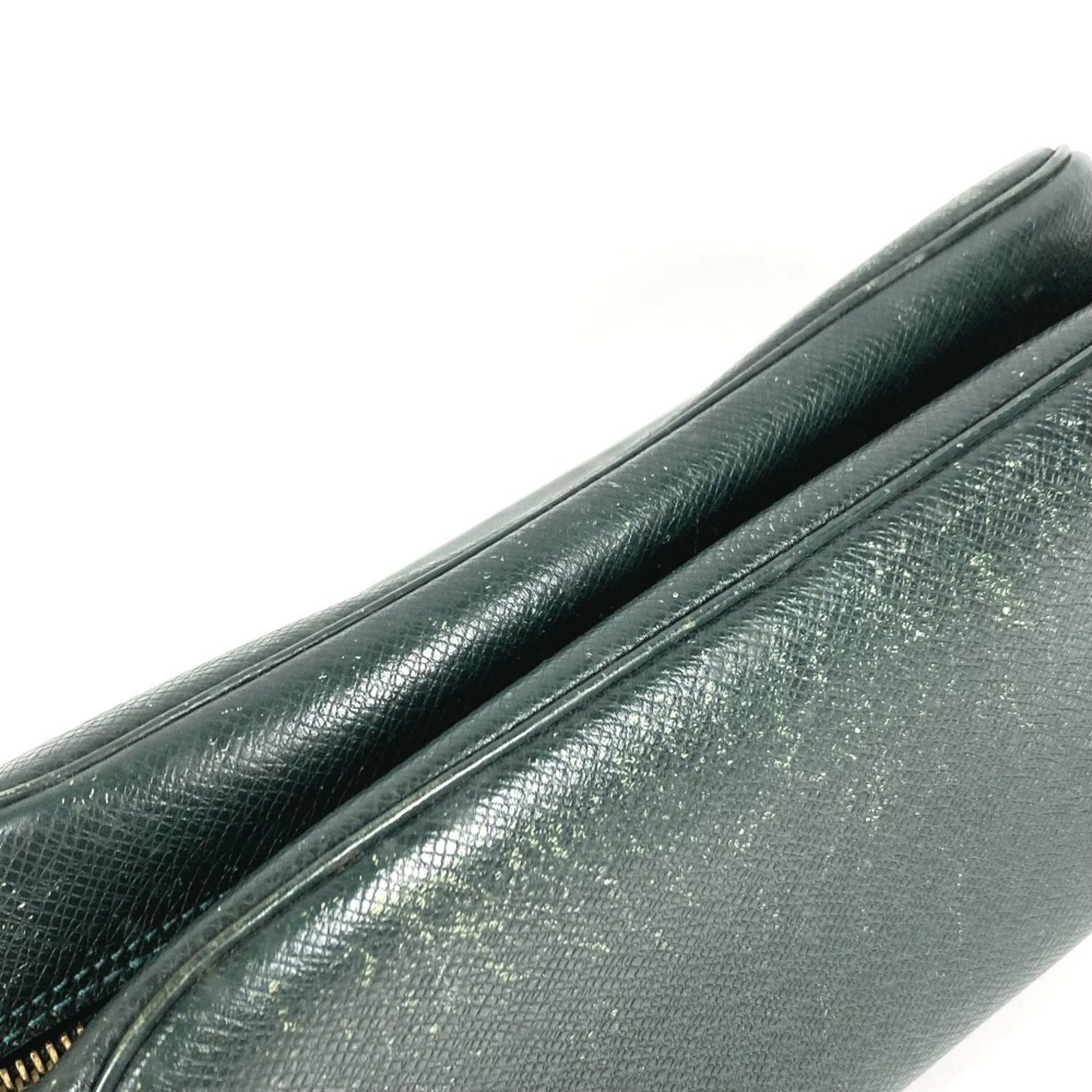 Louis Vuitton Taiga Episea Green Taiga Leather Handbag (Pre-Owned)
