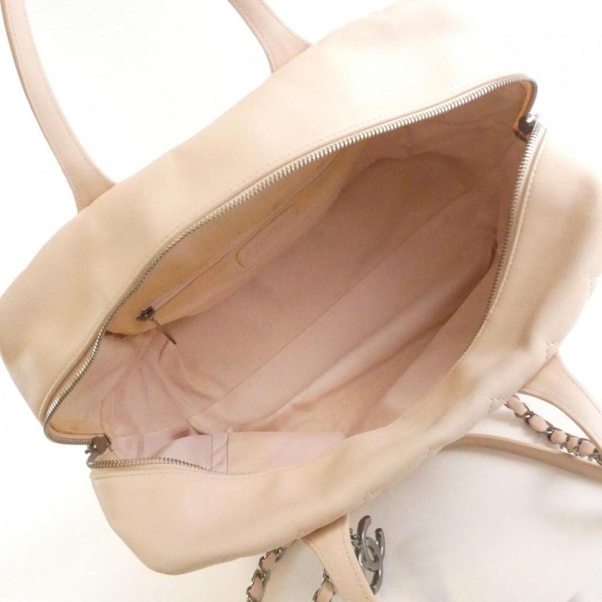 Chanel Light Pink Leather Handbag (Pre-Owned)