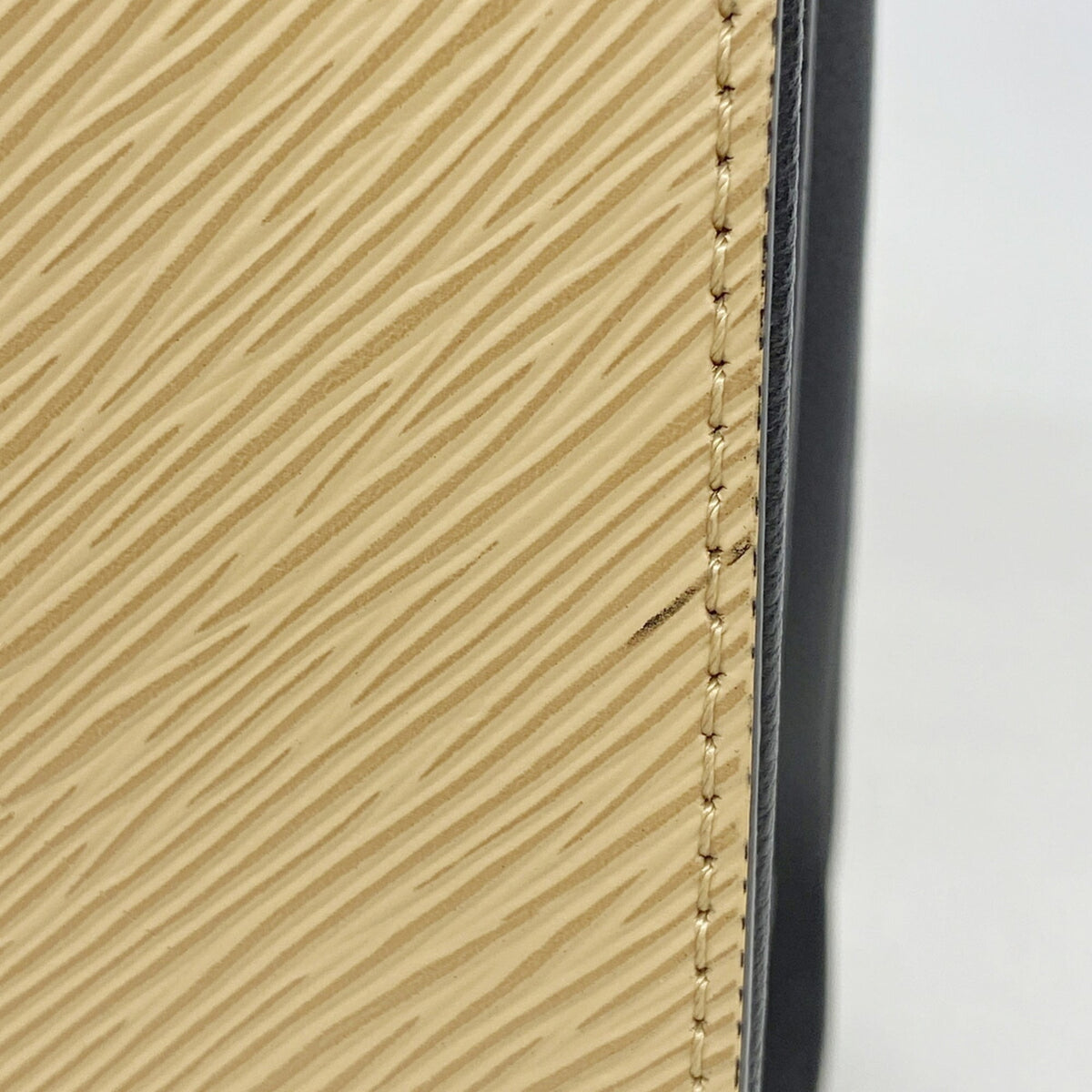 Louis Vuitton Caramel Noir Handbag (Pre-Owned)