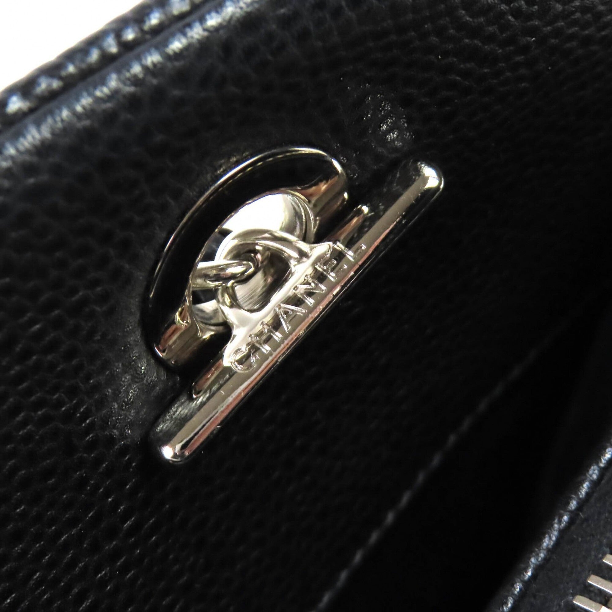 Chanel Matelasse Black Grained Calfskin Tote Bag (Pre-Owned)