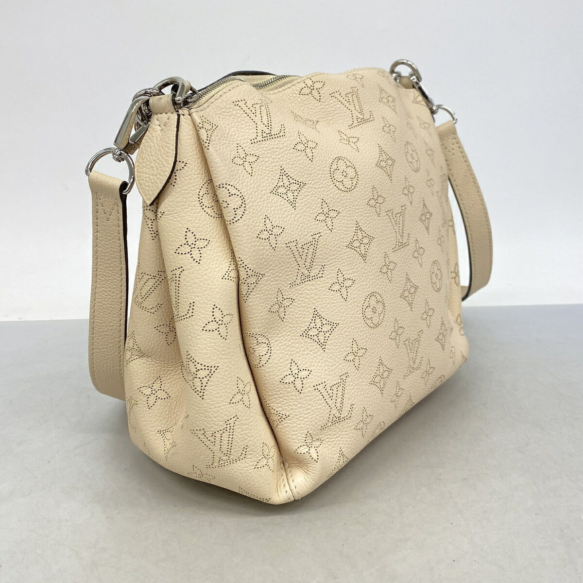 Louis Vuitton Cream Handbag (Pre-Owned)