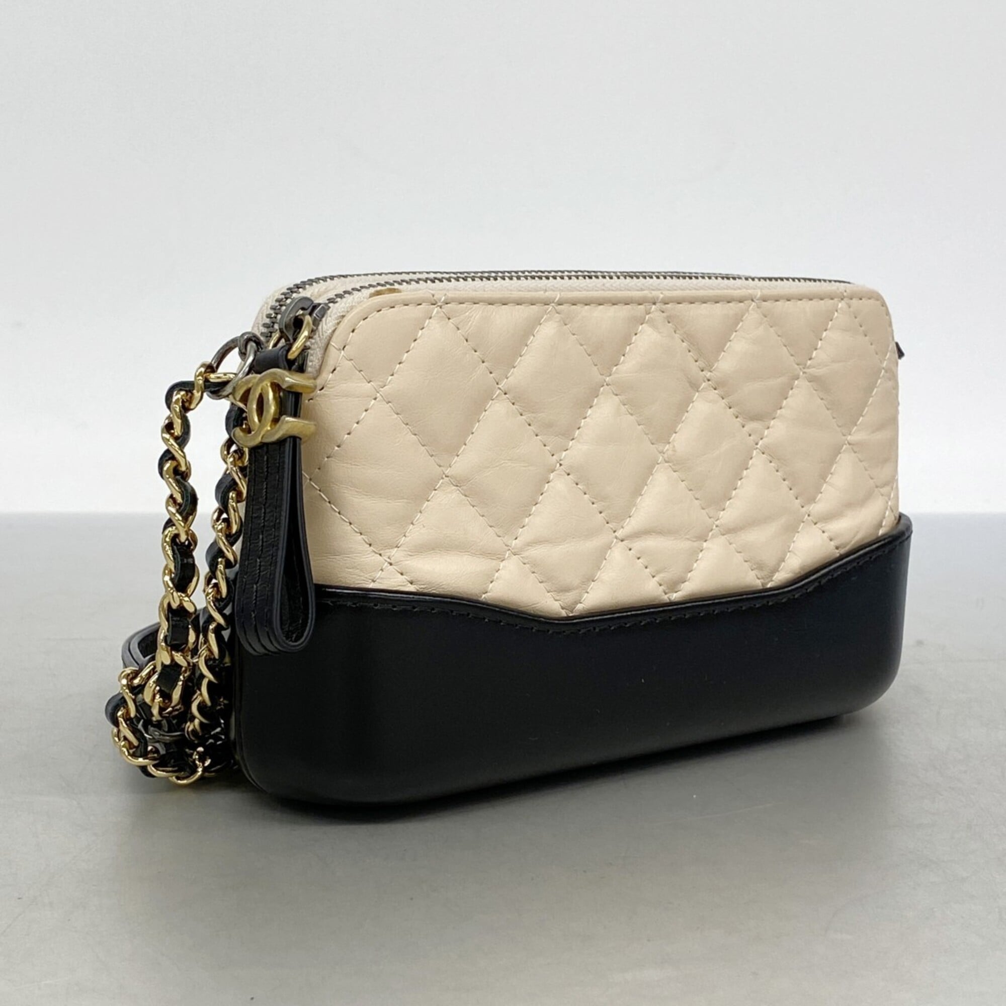 Chanel Beige Black Leather Shoulder Bag (Pre-Owned)