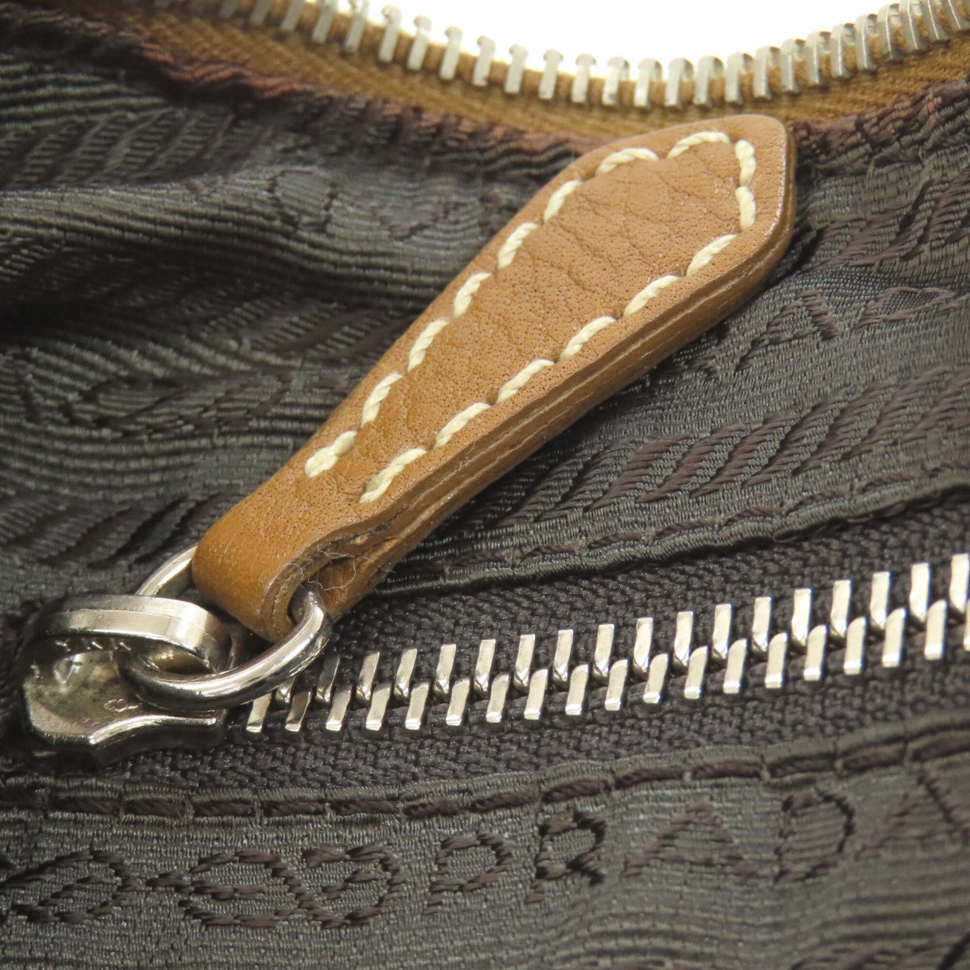 Prada Brown Leather Shoulder Bag (Pre-Owned)