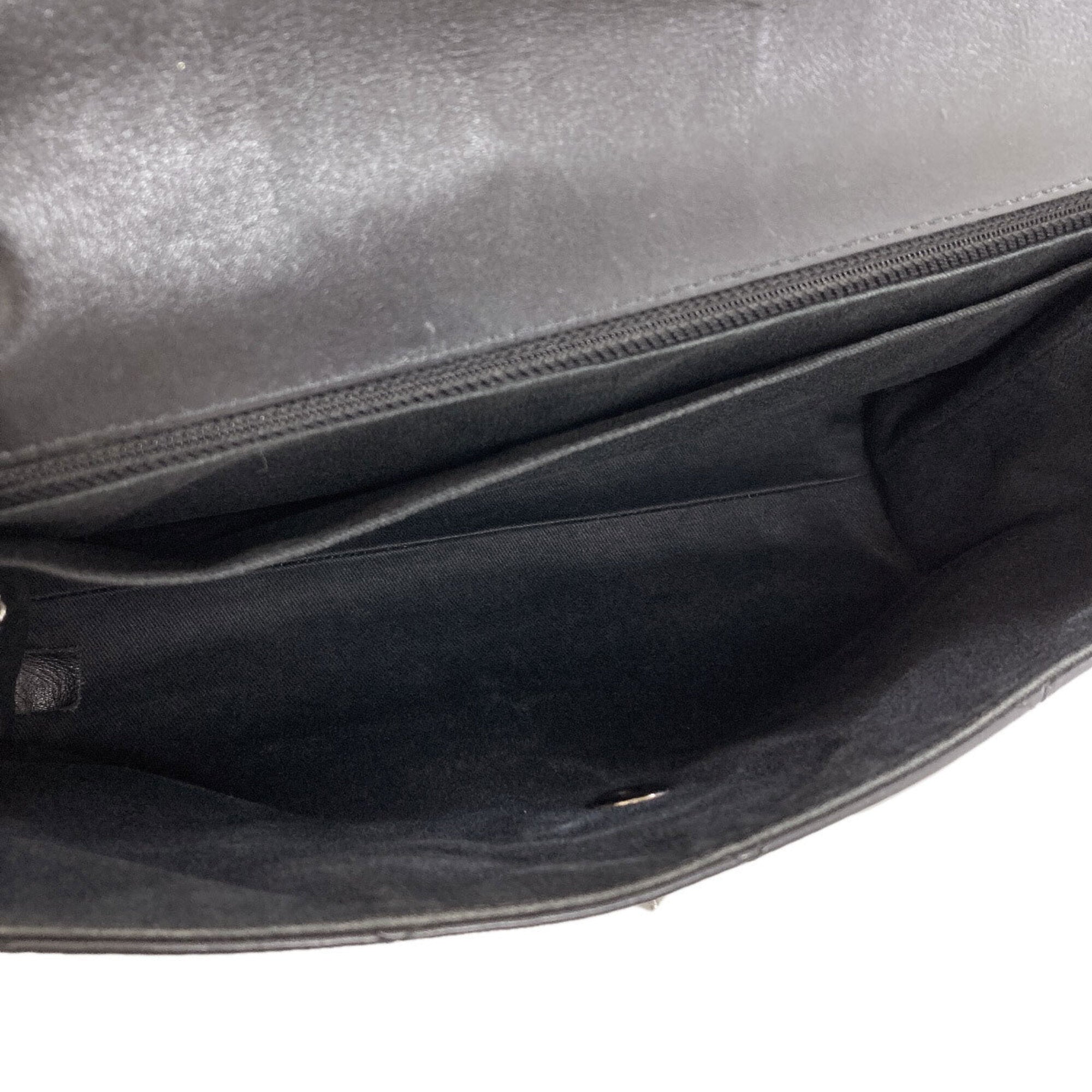 Chanel Black Leather Shoulder Bag (Pre-Owned)