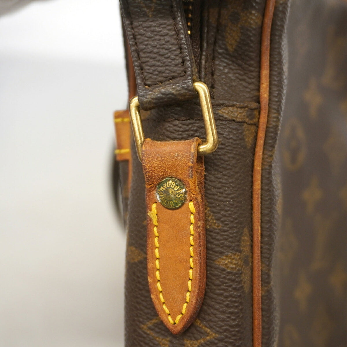 Louis Vuitton Brown Shoulder Bag (Pre-Owned)