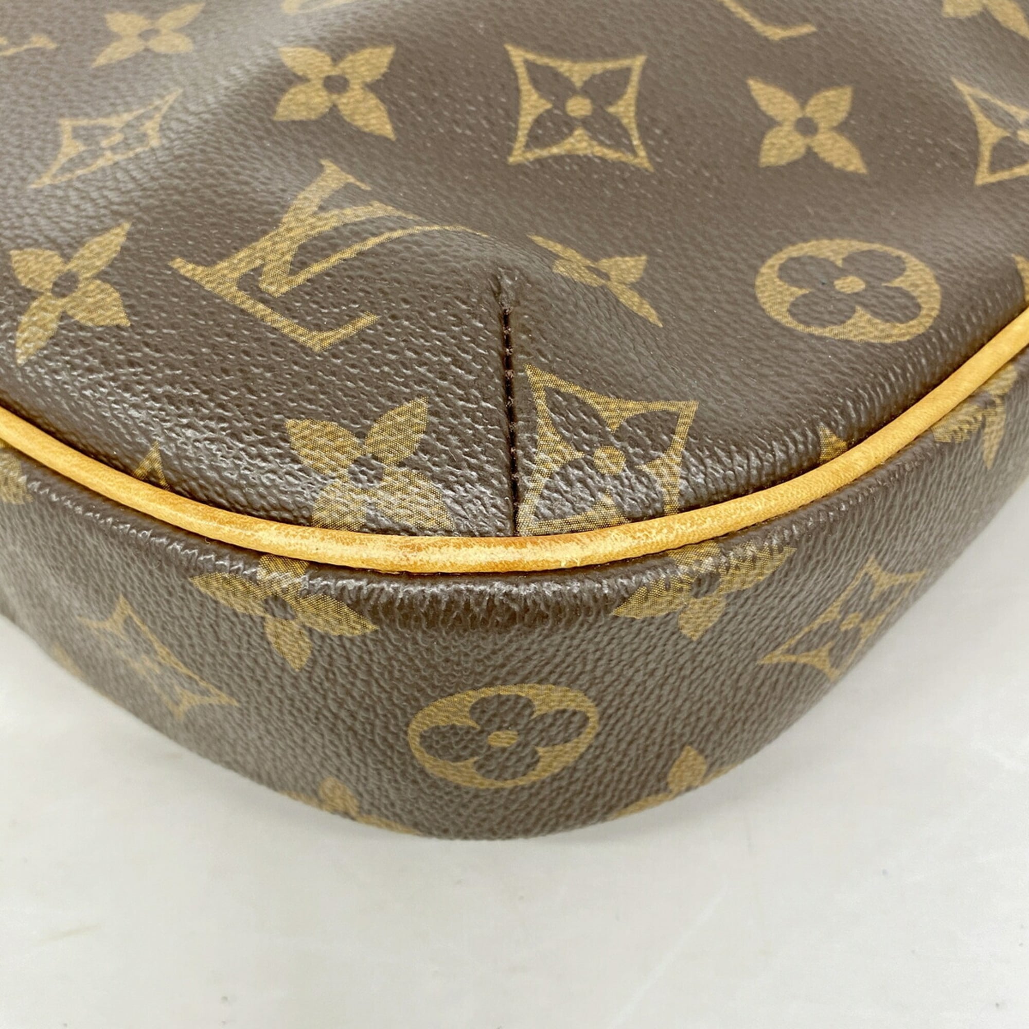 Louis Vuitton Brown Shoulder Bag (Pre-Owned)