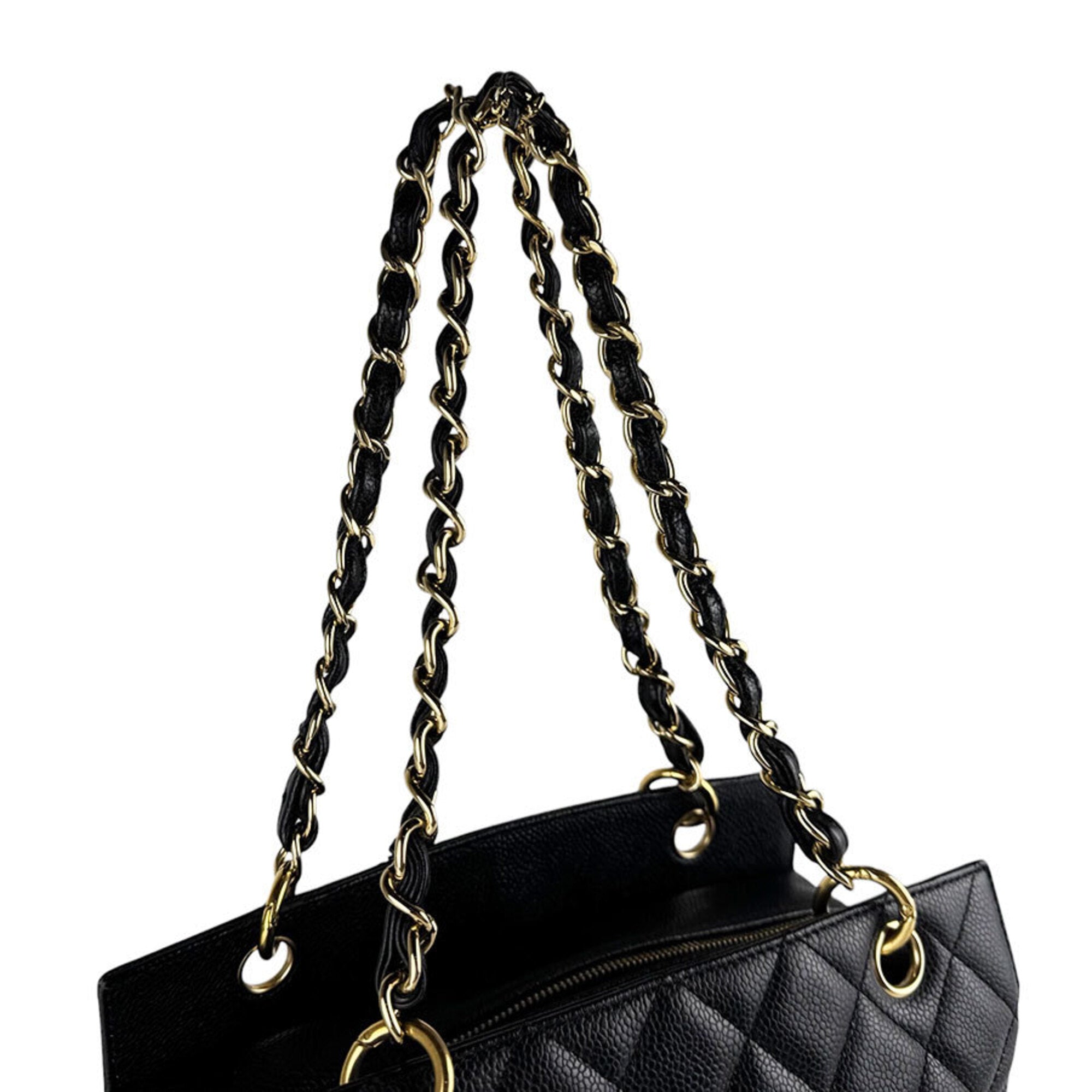 Chanel Black Grained Calfskin Handbag (Pre-Owned)