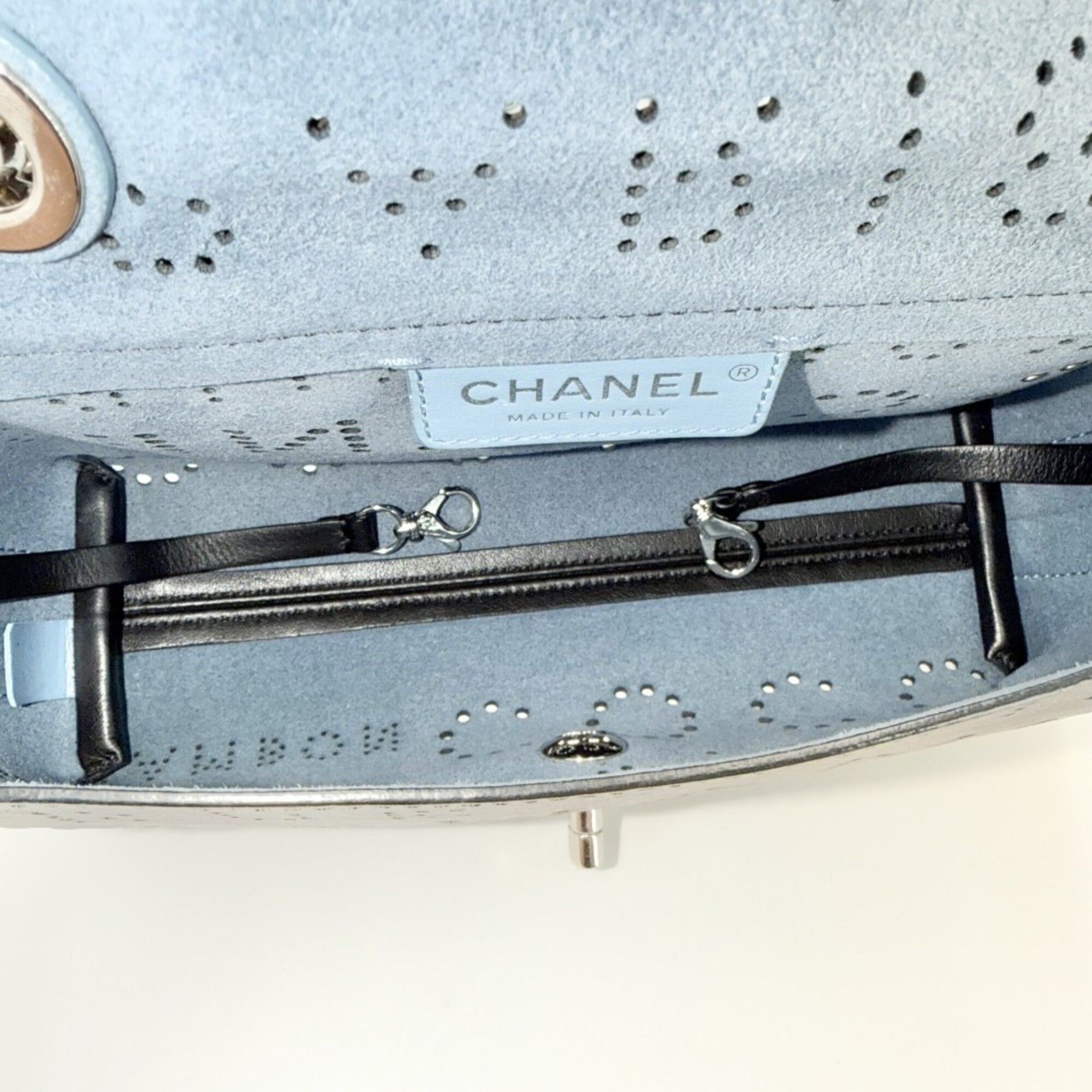 Chanel Black Leather Shoulder Bag (Pre-Owned)