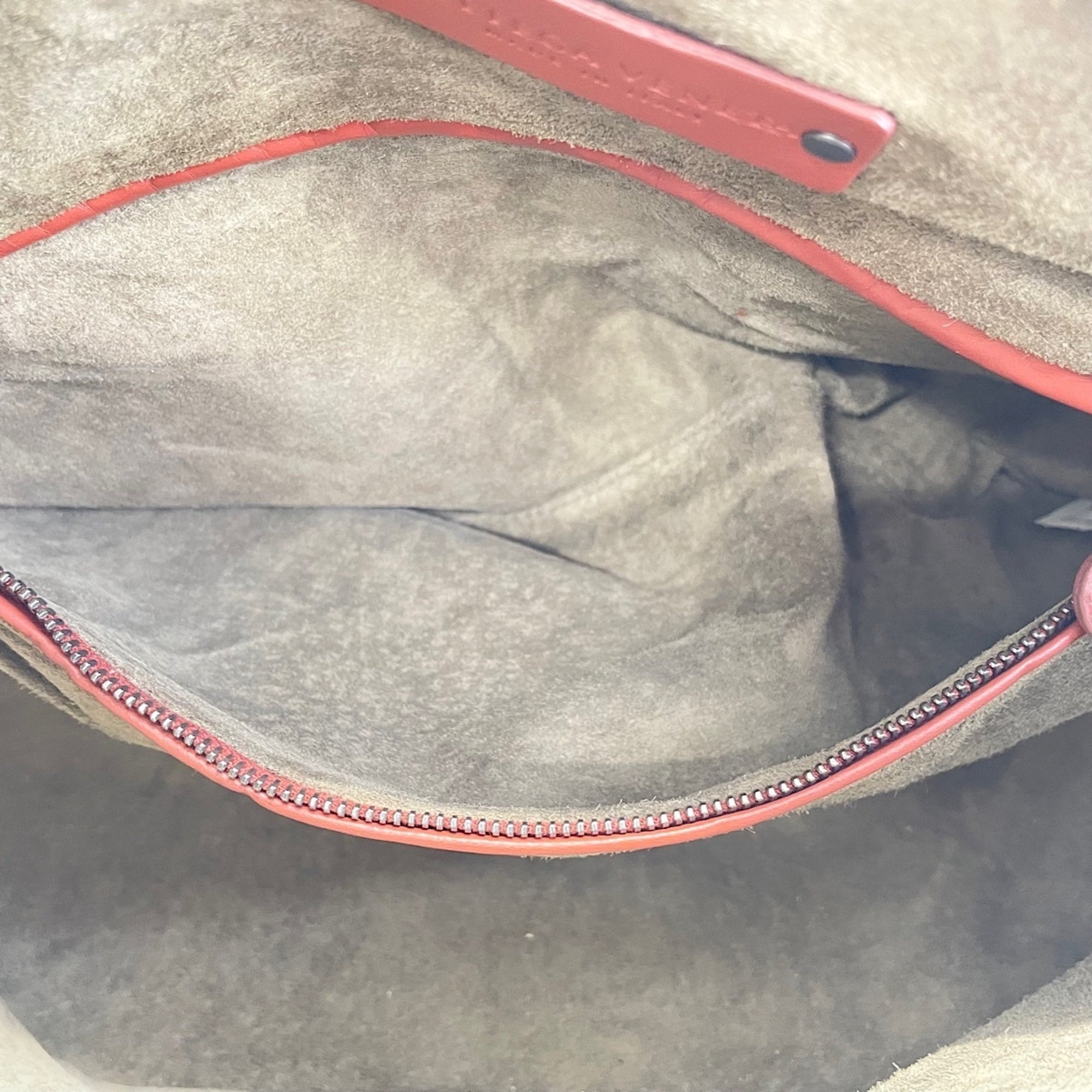 Bottega Veneta Red Color Leather Handbag (Pre-Owned)