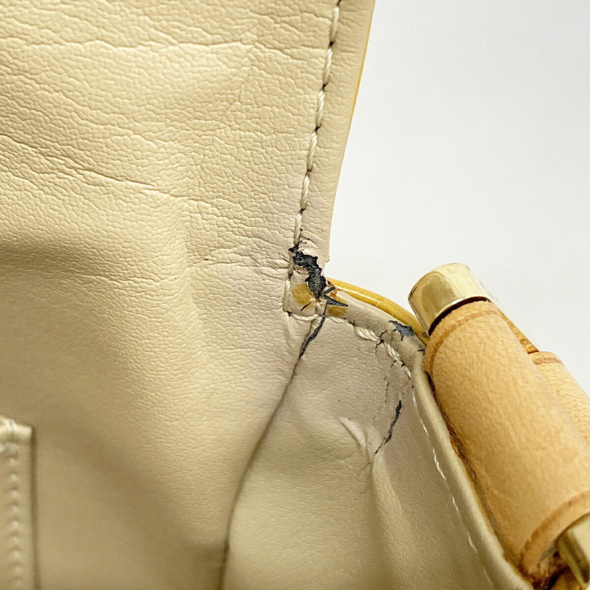Louis Vuitton Beige Shoulder Bag (Pre-Owned)