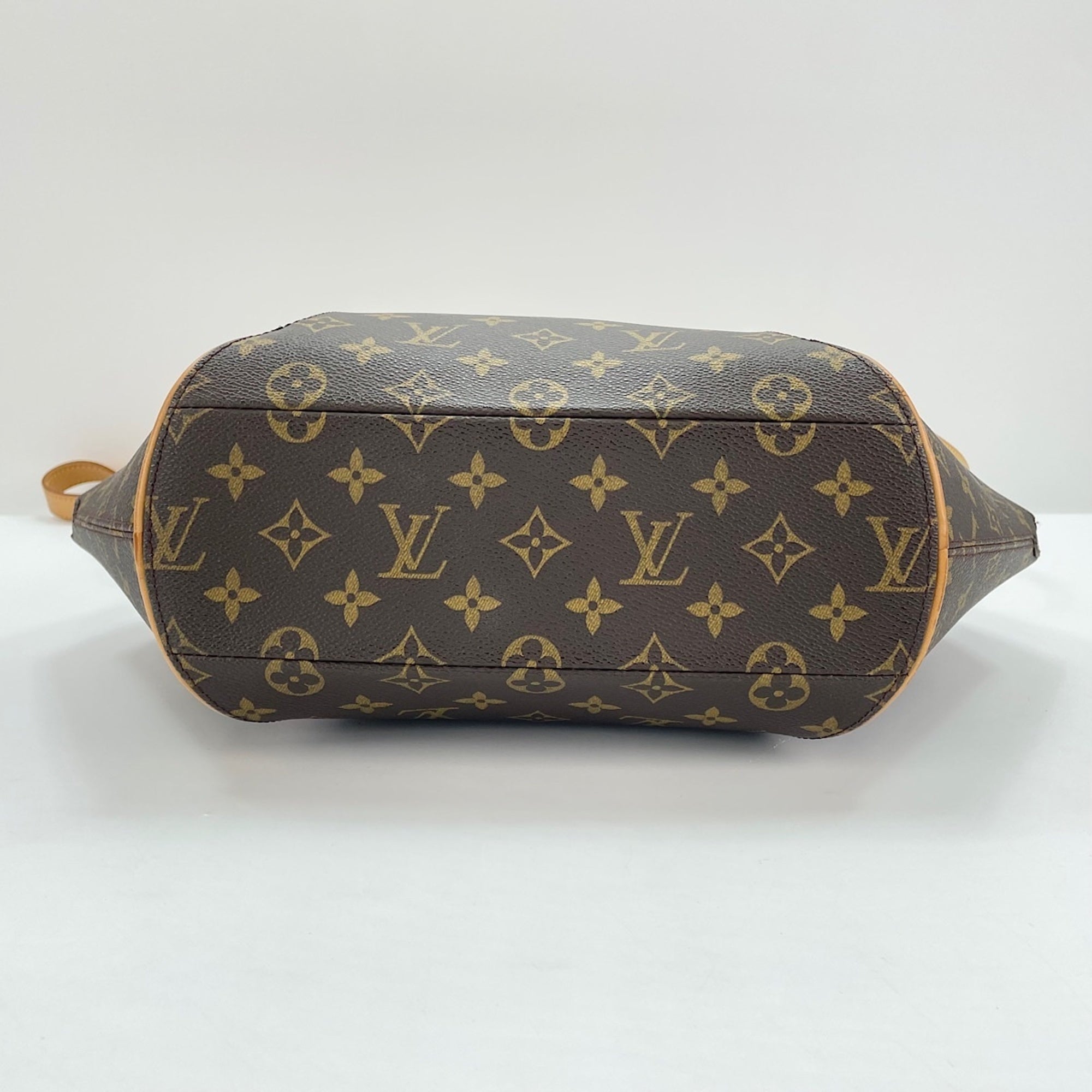 Louis Vuitton Brown Shoulder Bag (Pre-Owned)