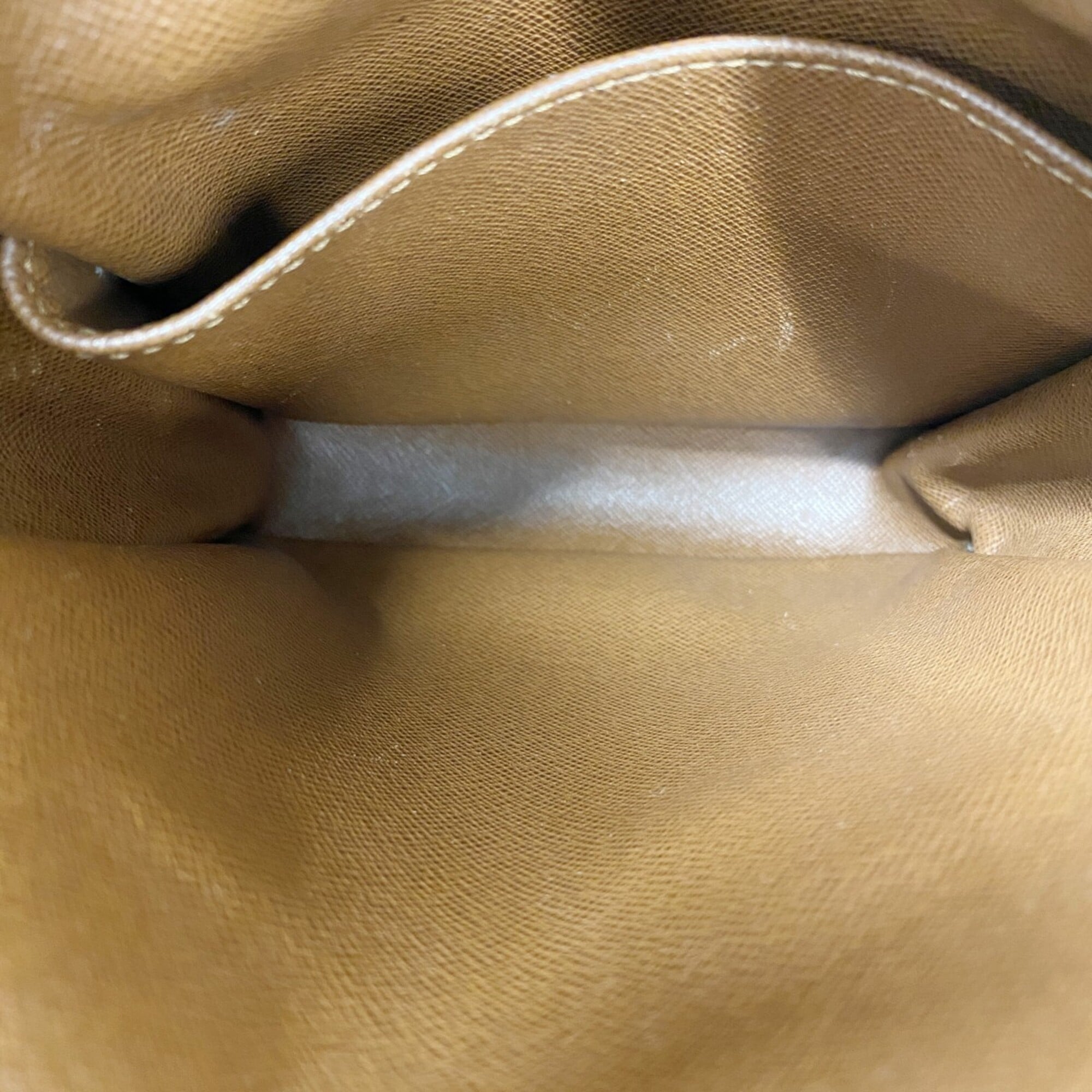 Louis Vuitton Brown Shoulder Bag (Pre-Owned)