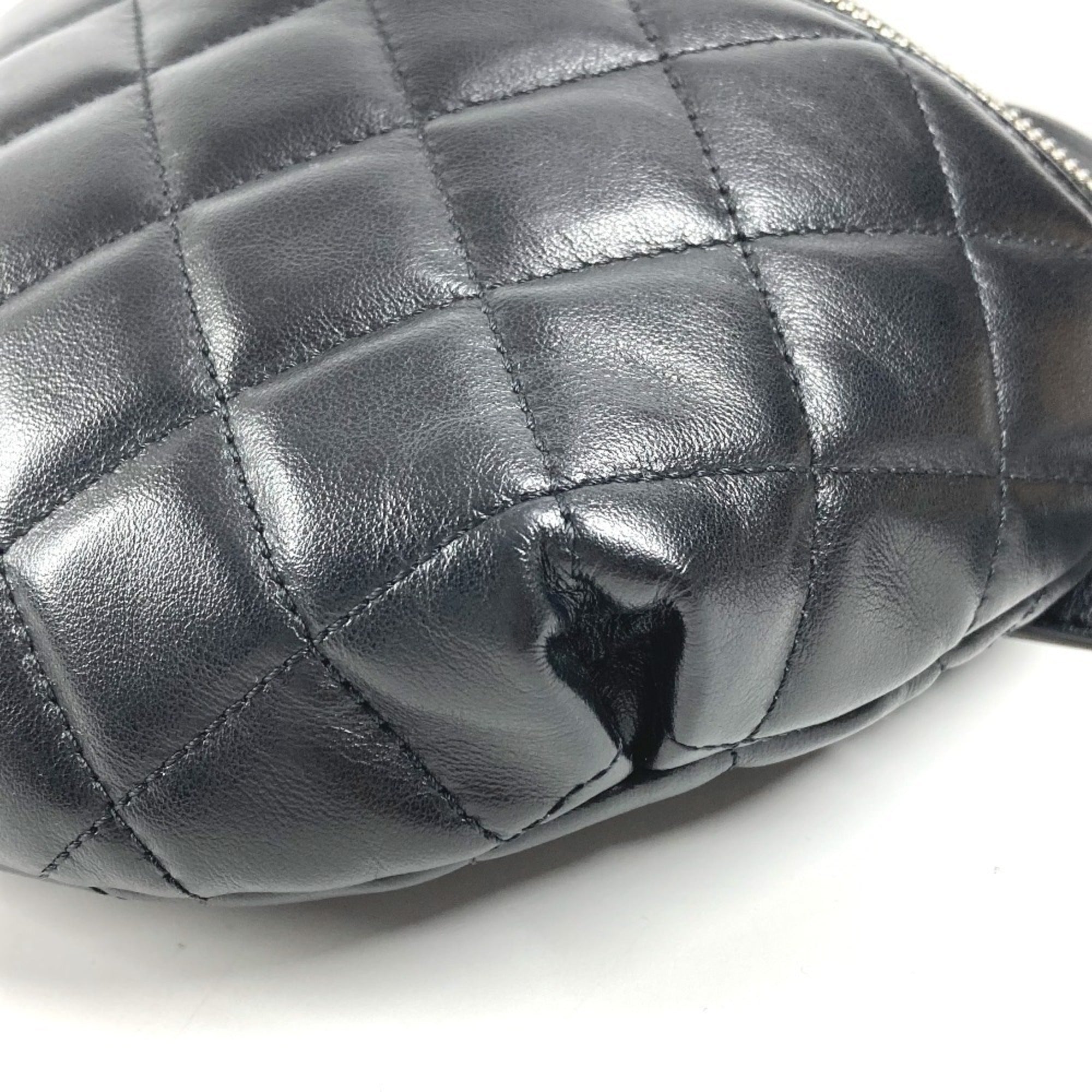 Chanel Matelasse Black Leather Fanny Pack Shoulder Bag (Pre-Owned)