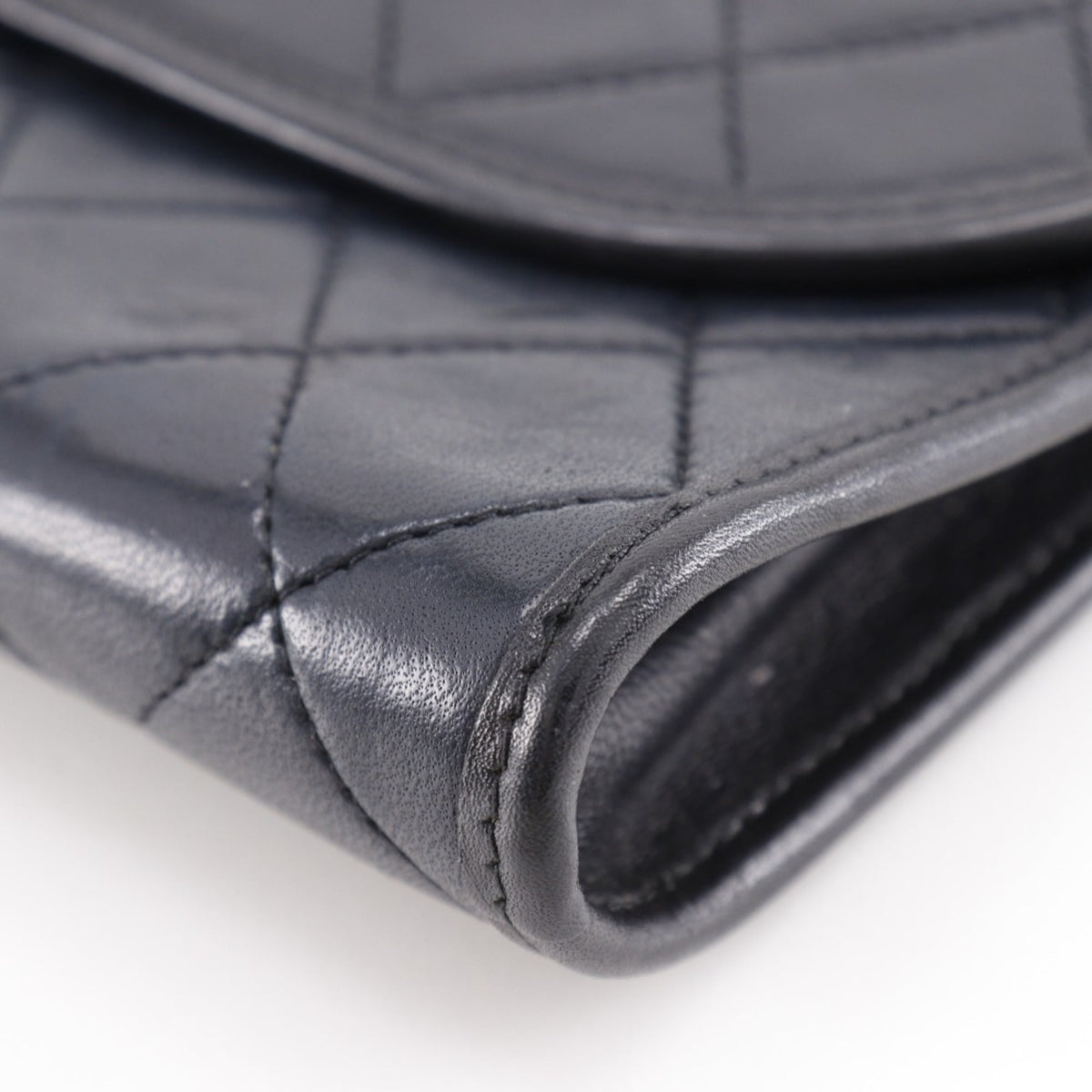 Chanel Black Leather Pochette Shoulder Bag (Pre-Owned)
