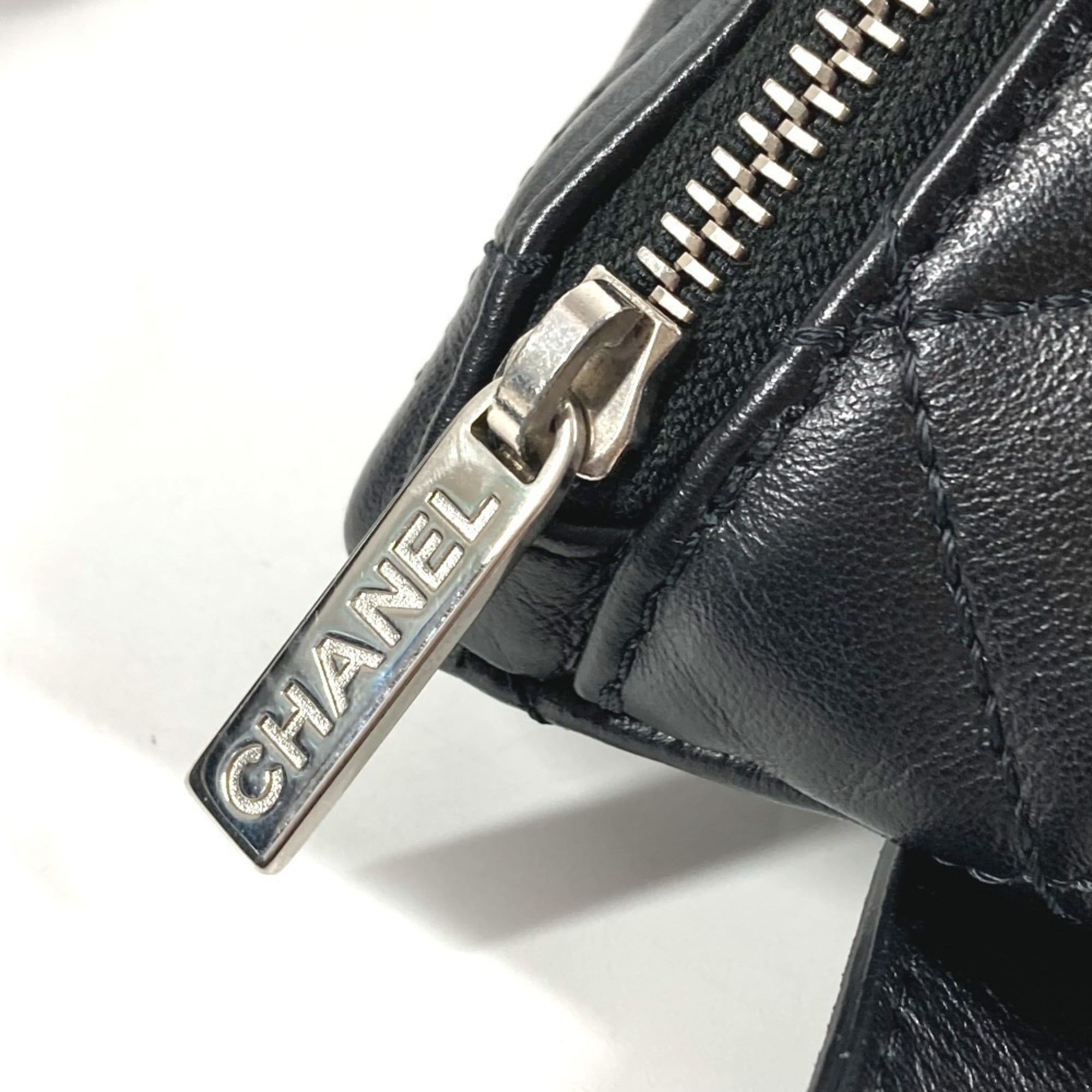 Chanel Matelasse Black Leather Fanny Pack Shoulder Bag (Pre-Owned)