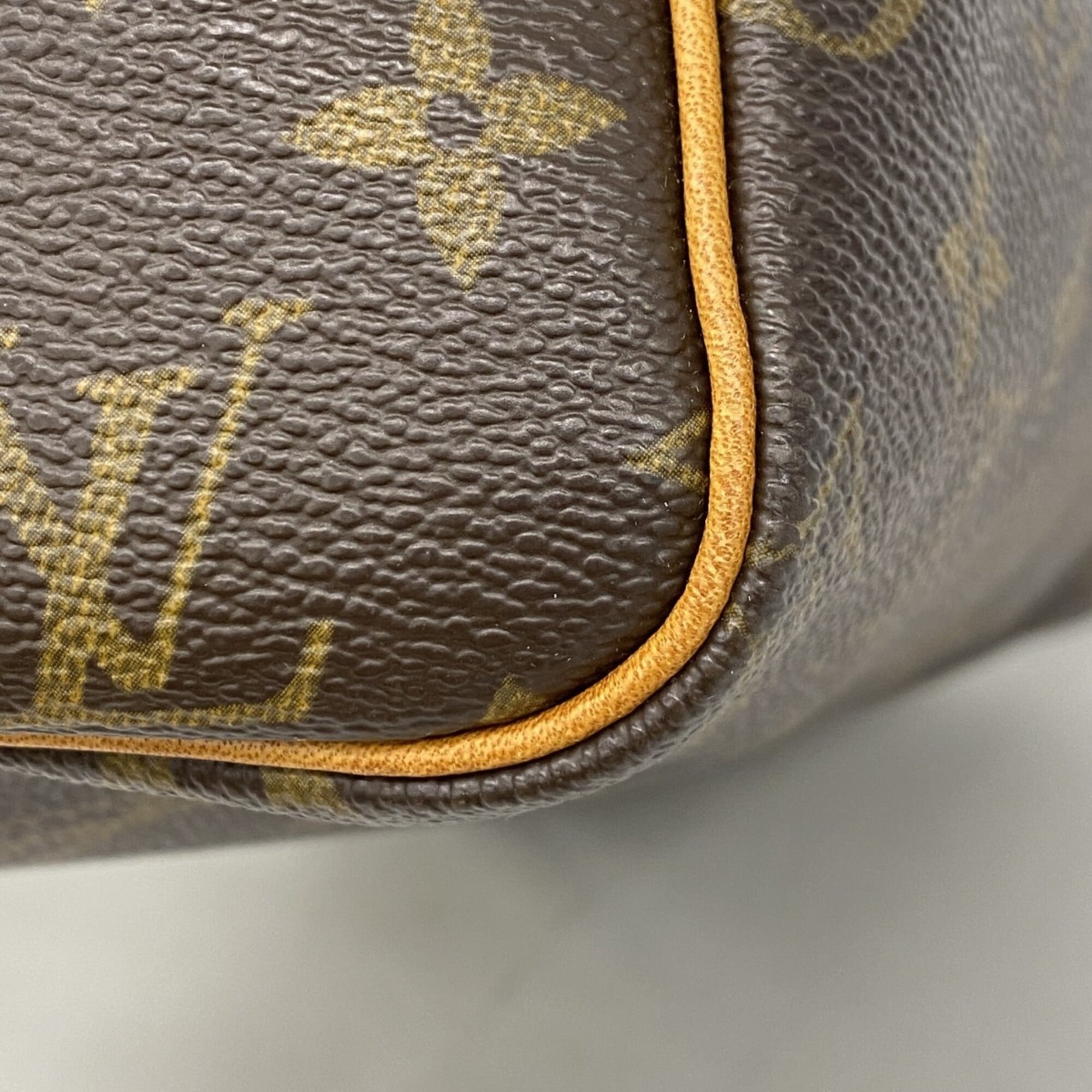 Louis Vuitton Brown Handbag (Pre-Owned)