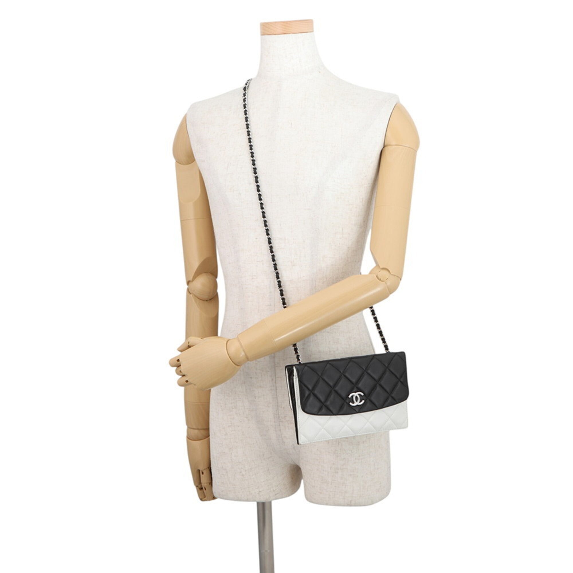 Chanel Black White Chain/Shoulder Wallet (Pre-Owned)