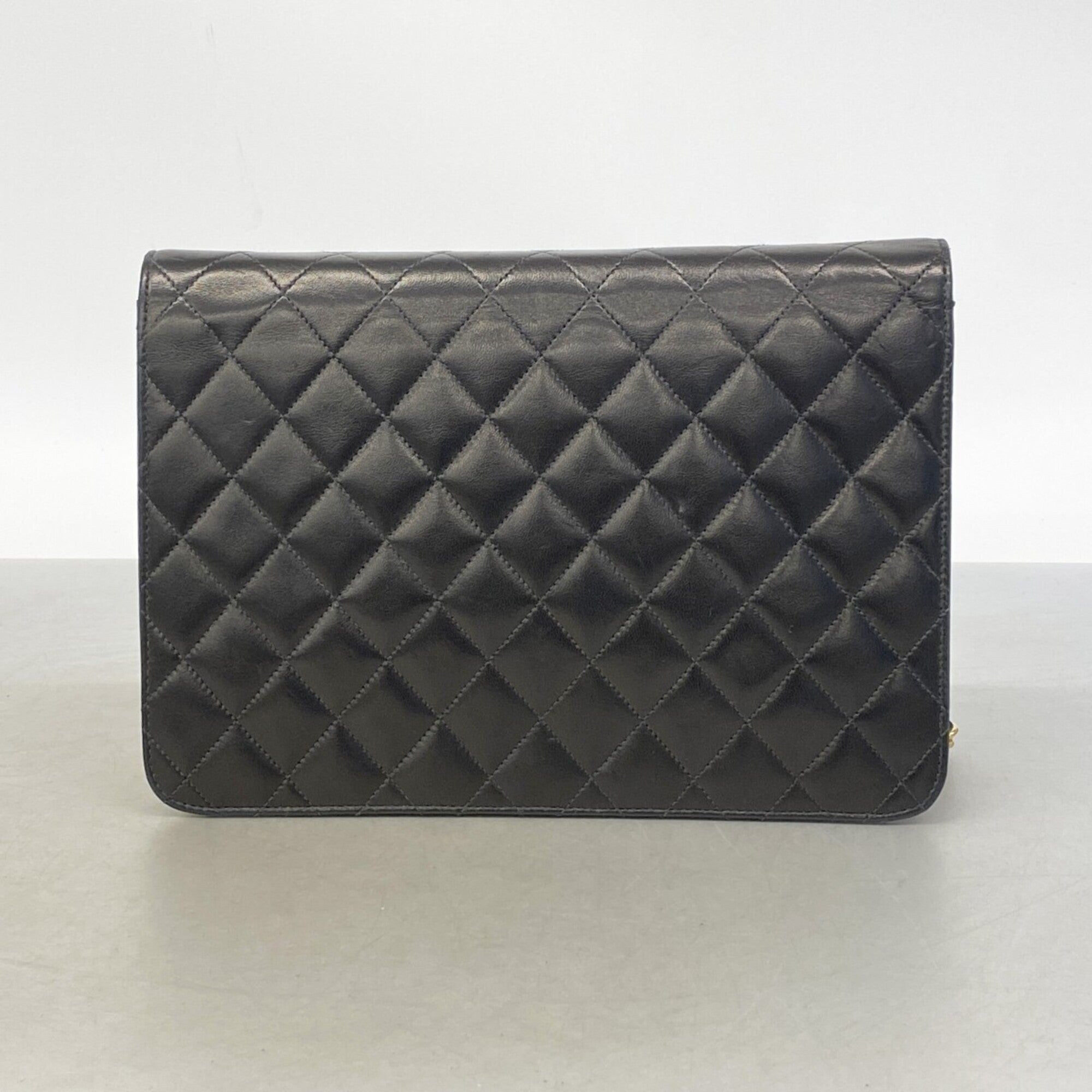 Chanel Black Leather Shoulder Bag (Pre-Owned)