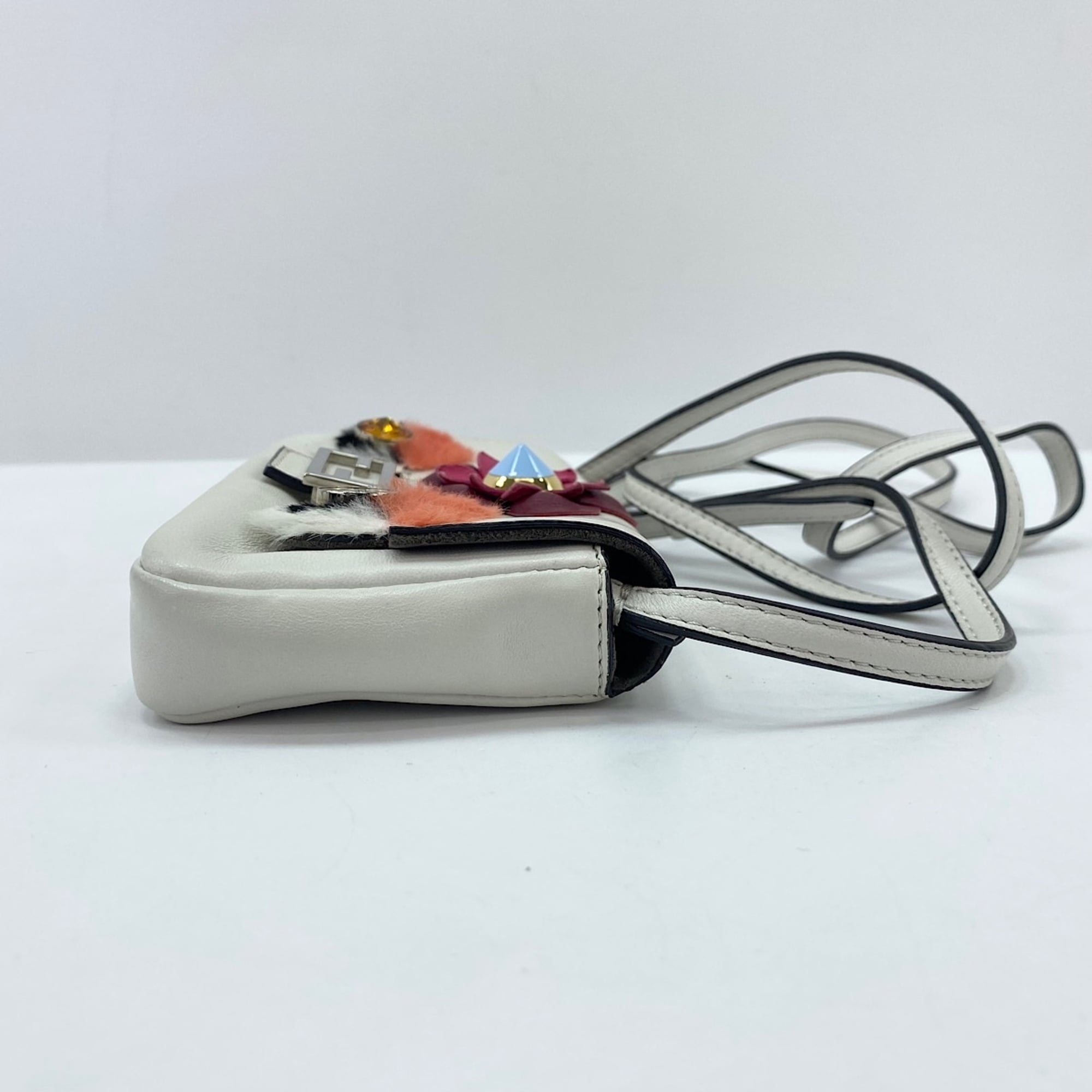 Fendi White Shoulder Bag (Pre-Owned)