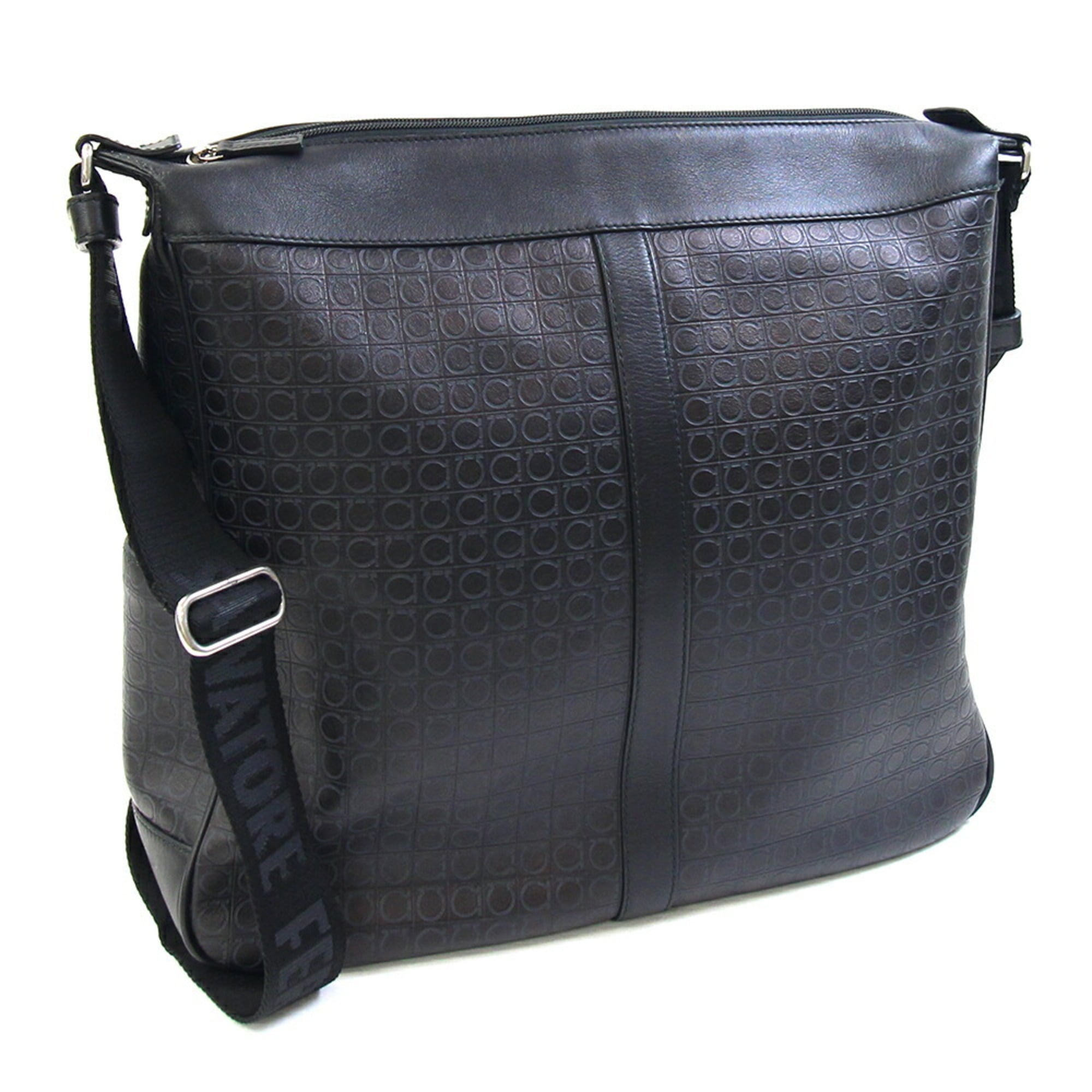 Salvatore Ferragamo Black Leather Shoulder Bag (Pre-Owned)