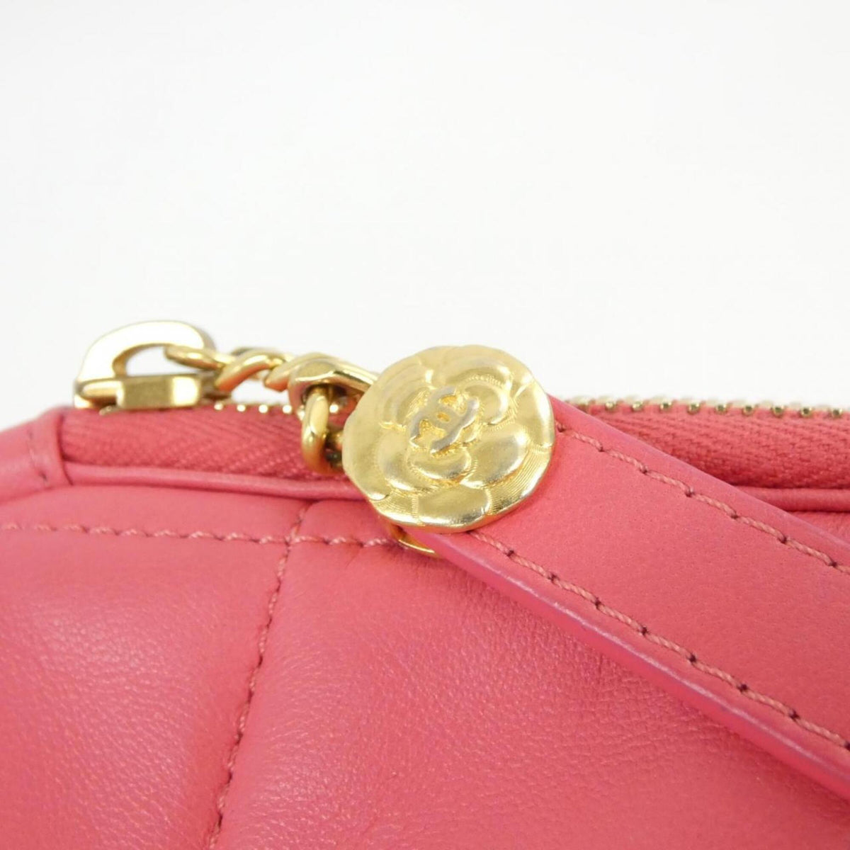 Chanel Pink Leather Shoulder Bag (Pre-Owned)