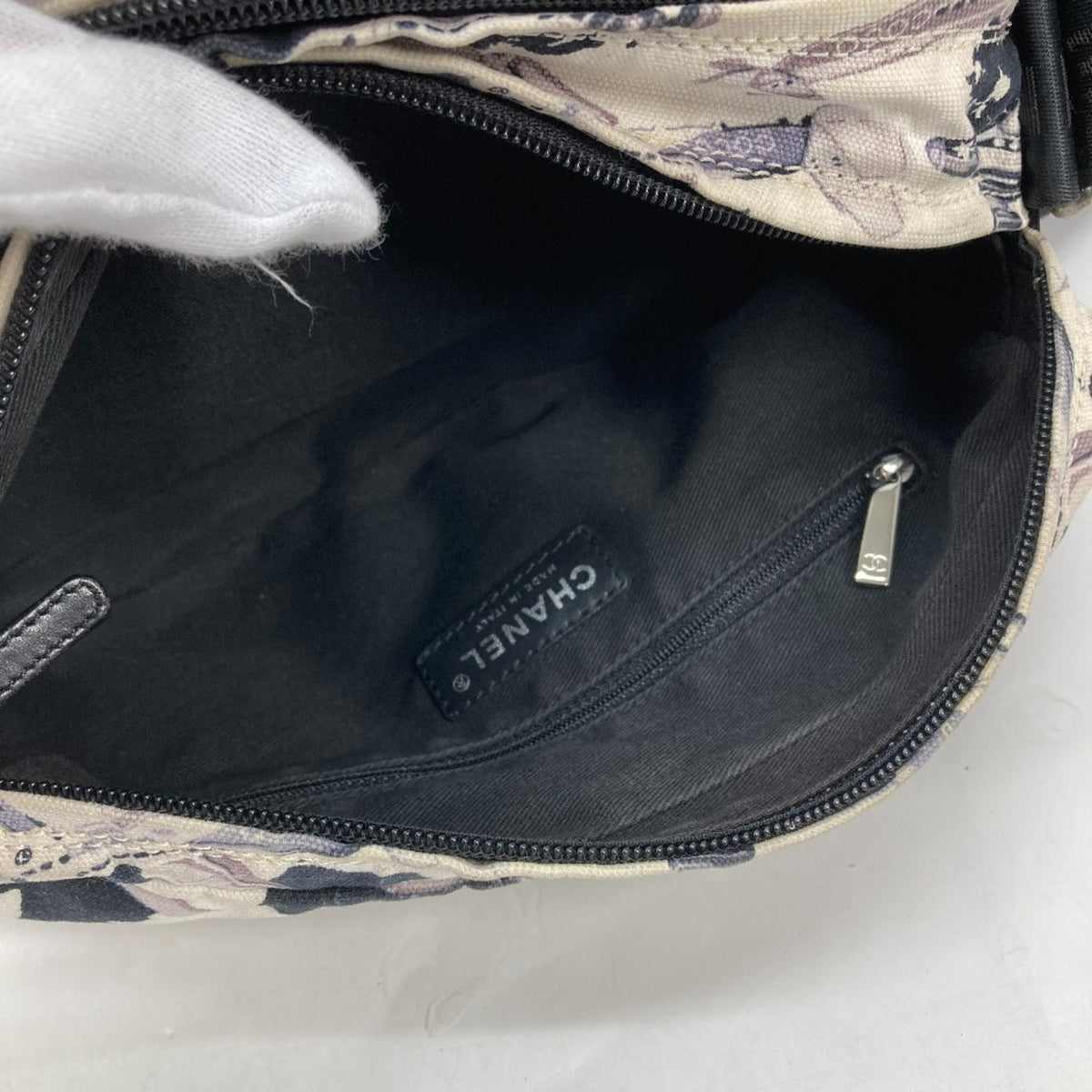 Chanel Black Cloth Shoulder Bag (Pre-Owned)