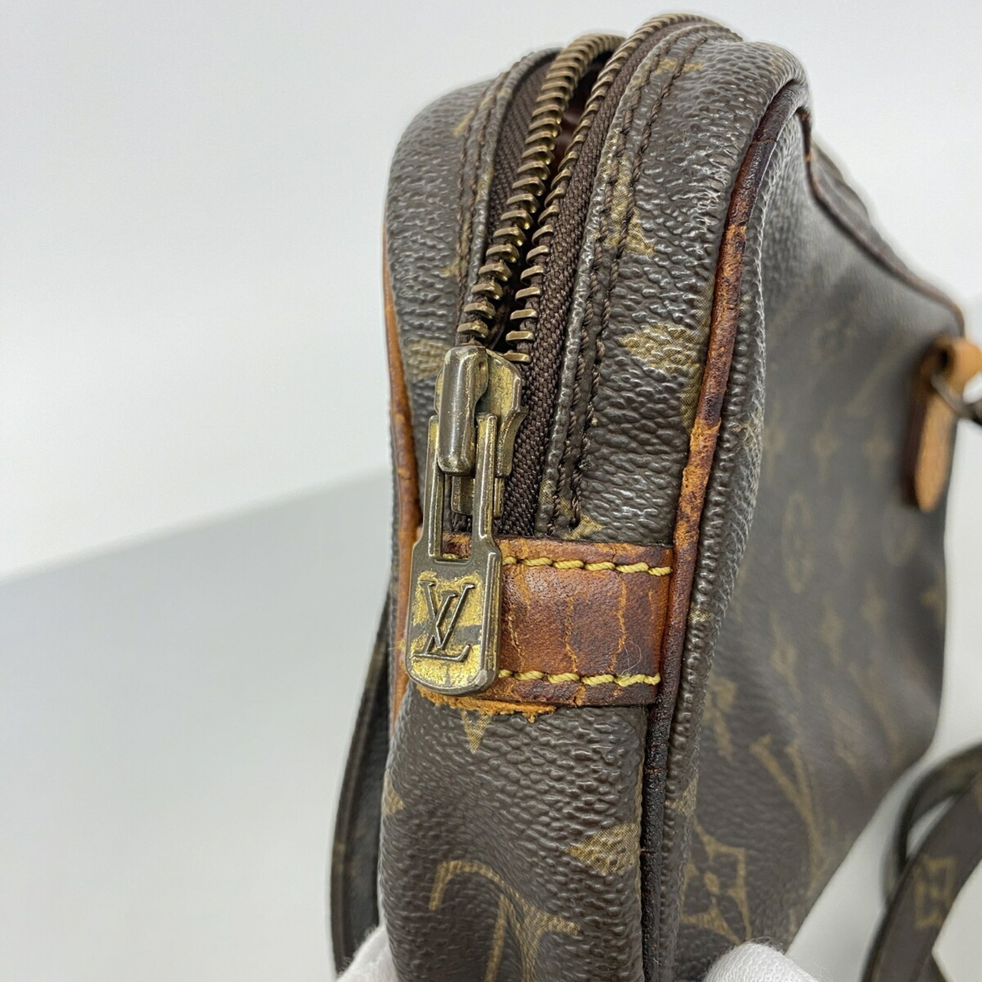Louis Vuitton Brown Shoulder Bag (Pre-Owned)