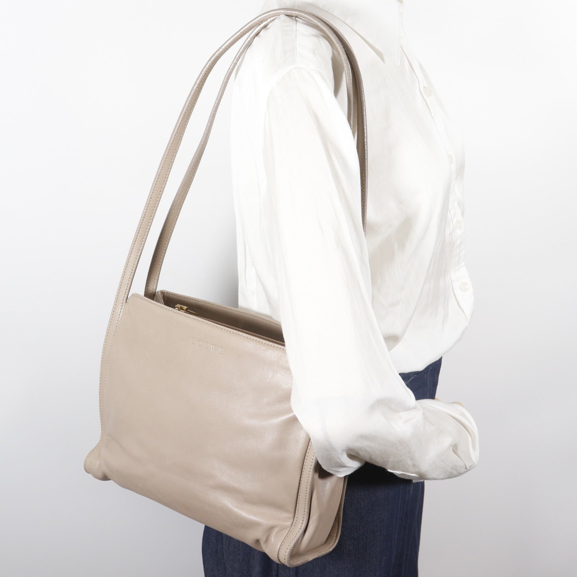 Loewe Beige Leather Shoulder Bag (Pre-Owned)