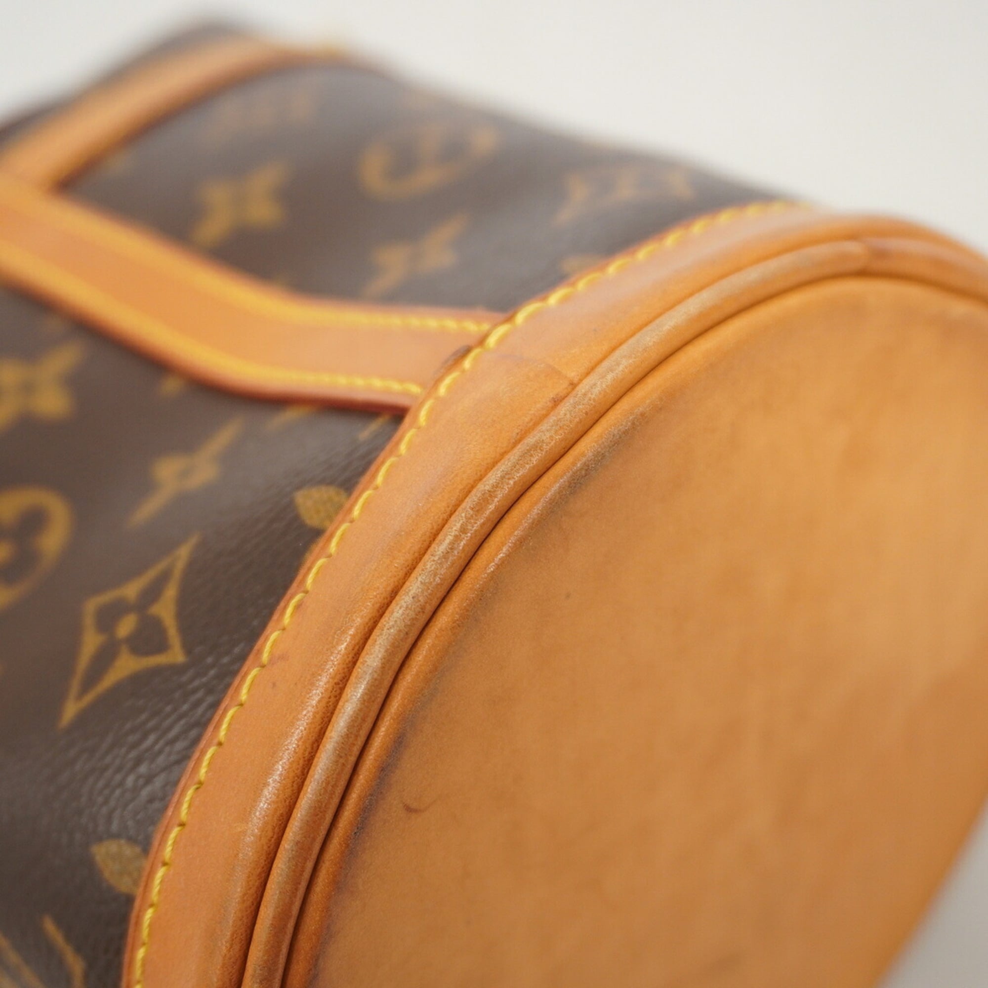 Louis Vuitton Brown Handbag (Pre-Owned)