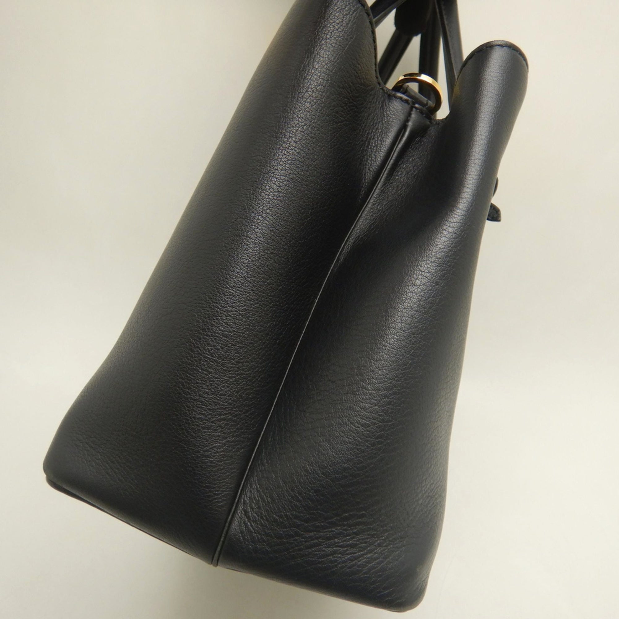 Fendi Black Leather Handbag (Pre-Owned)