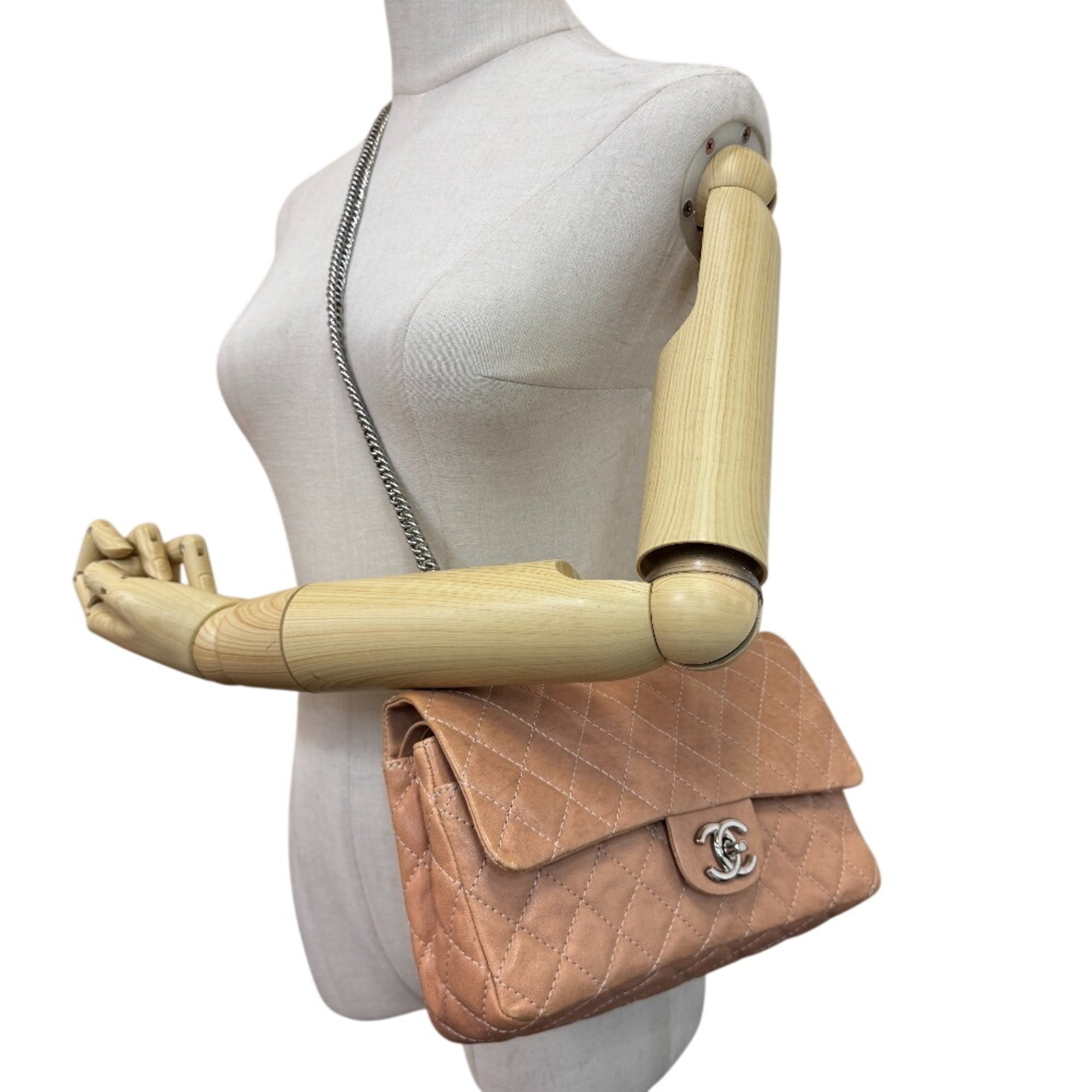 Chanel Matelasse Beige Leather Shoulder Bag (Pre-Owned)