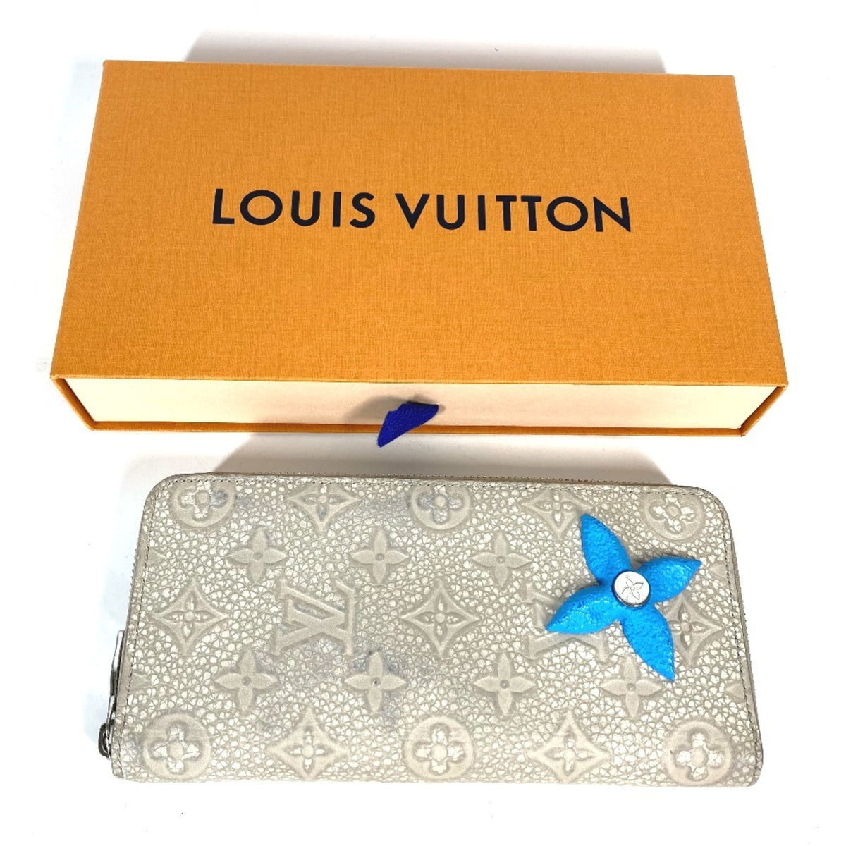 Louis Vuitton Taurillon Beige Blue Leather Long Wallet (Bi-Fold) (Pre-Owned)