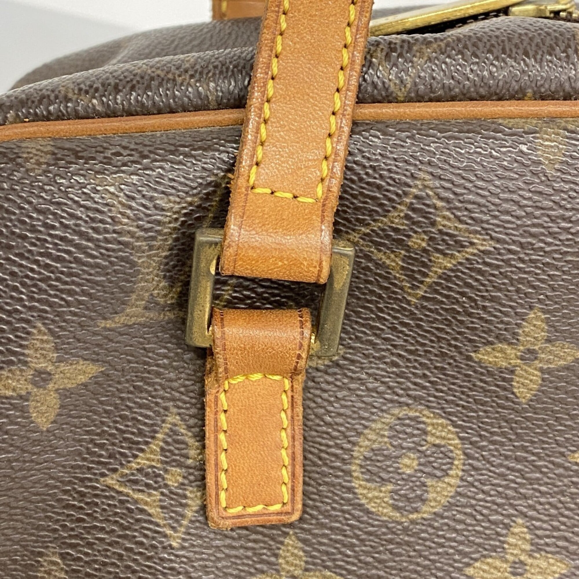 Louis Vuitton Brown Shoulder Bag (Pre-Owned)
