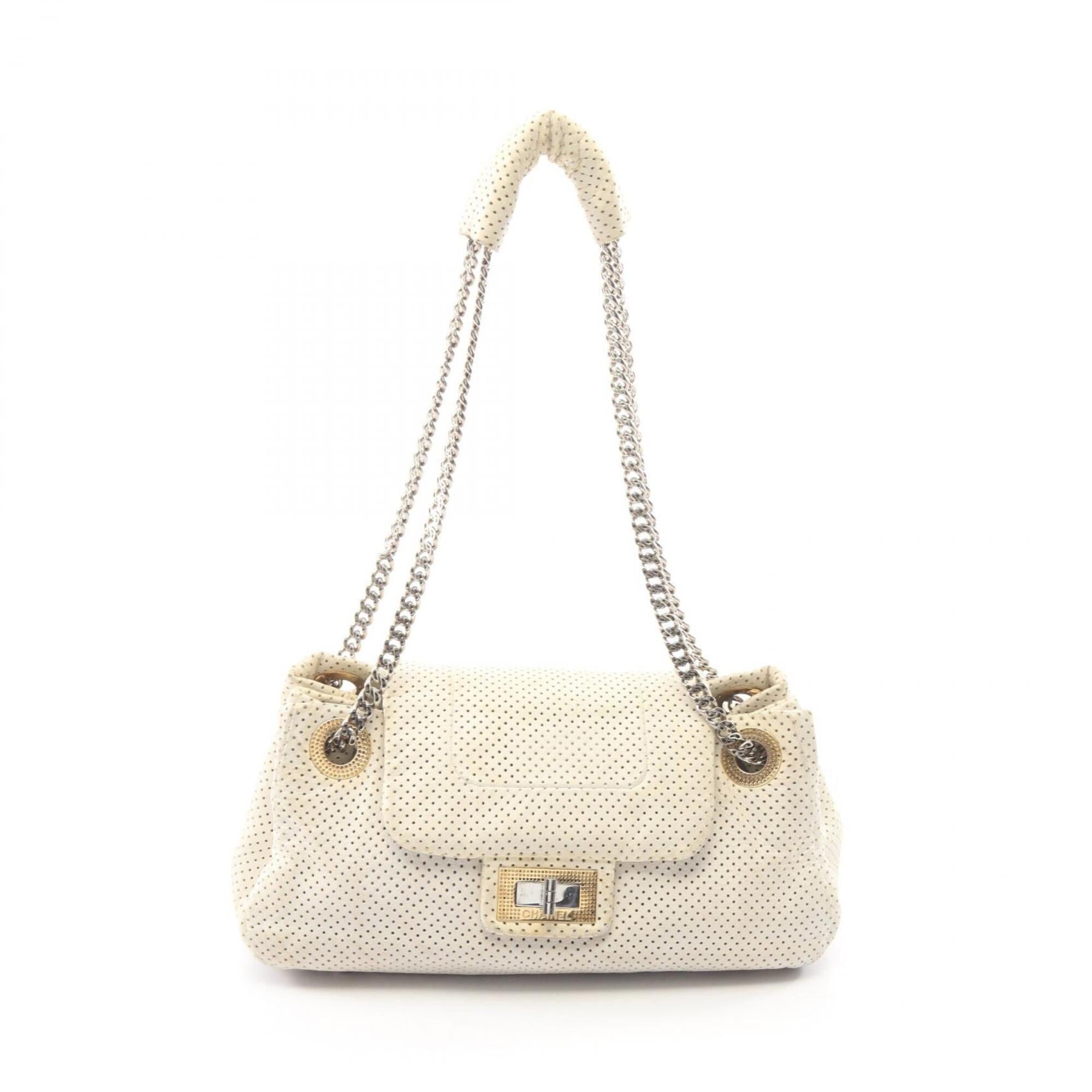Chanel White Leather Handbag Shoulder Bag (Pre-Owned)