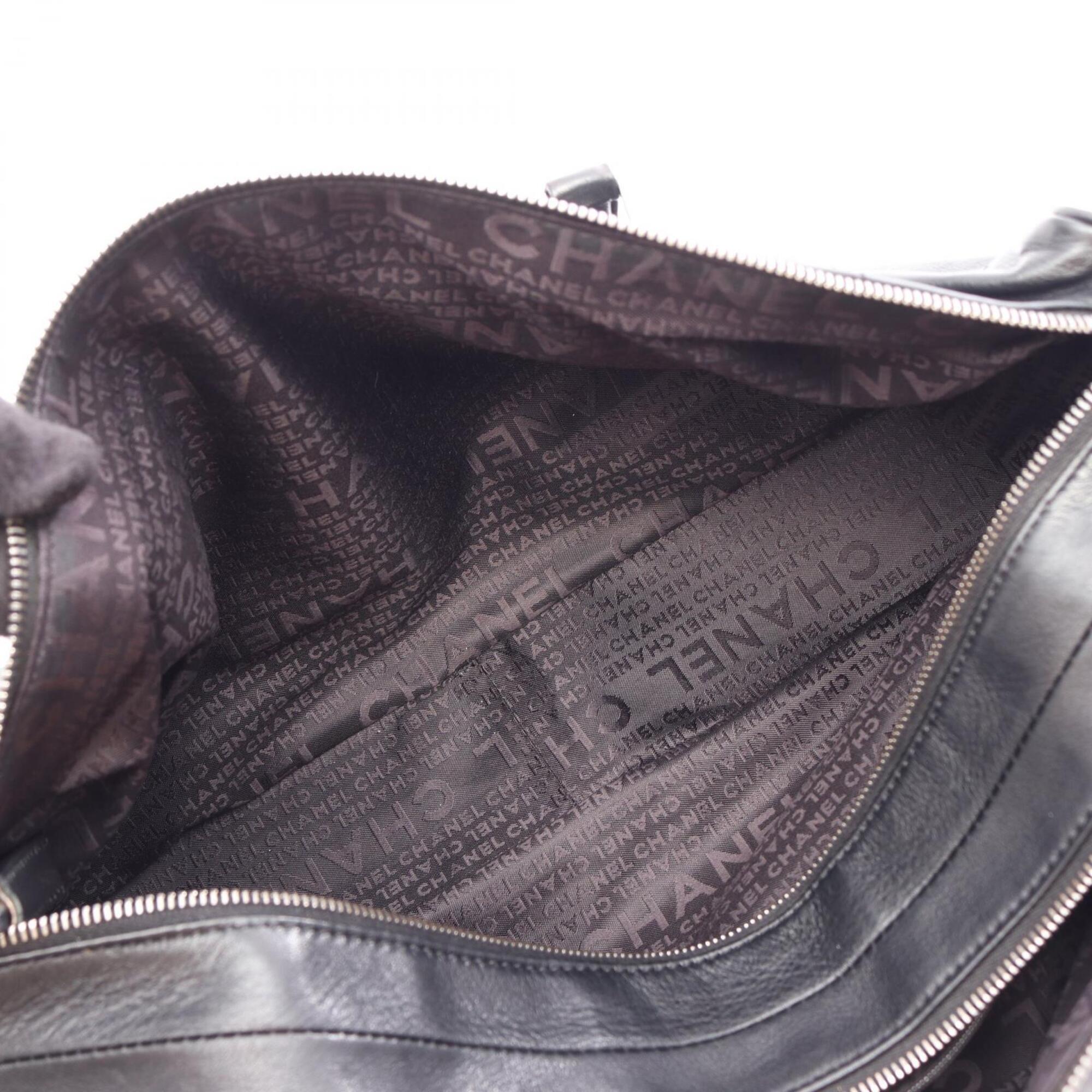 Chanel Black Leather Handbag (Pre-Owned)