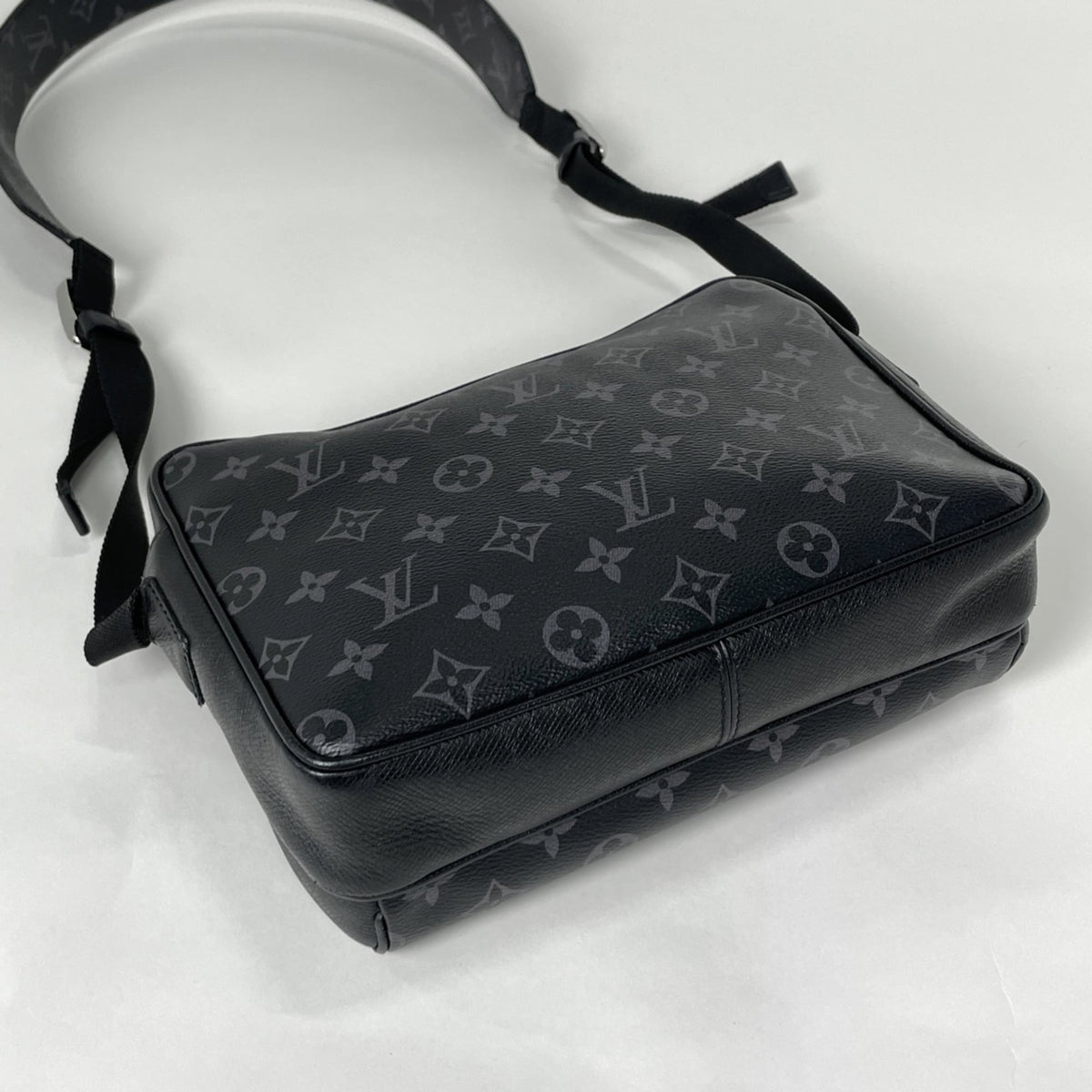 Louis Vuitton Black Noir Taigarama Monogram Eclipse Shoulder Bag (Pre-Owned)