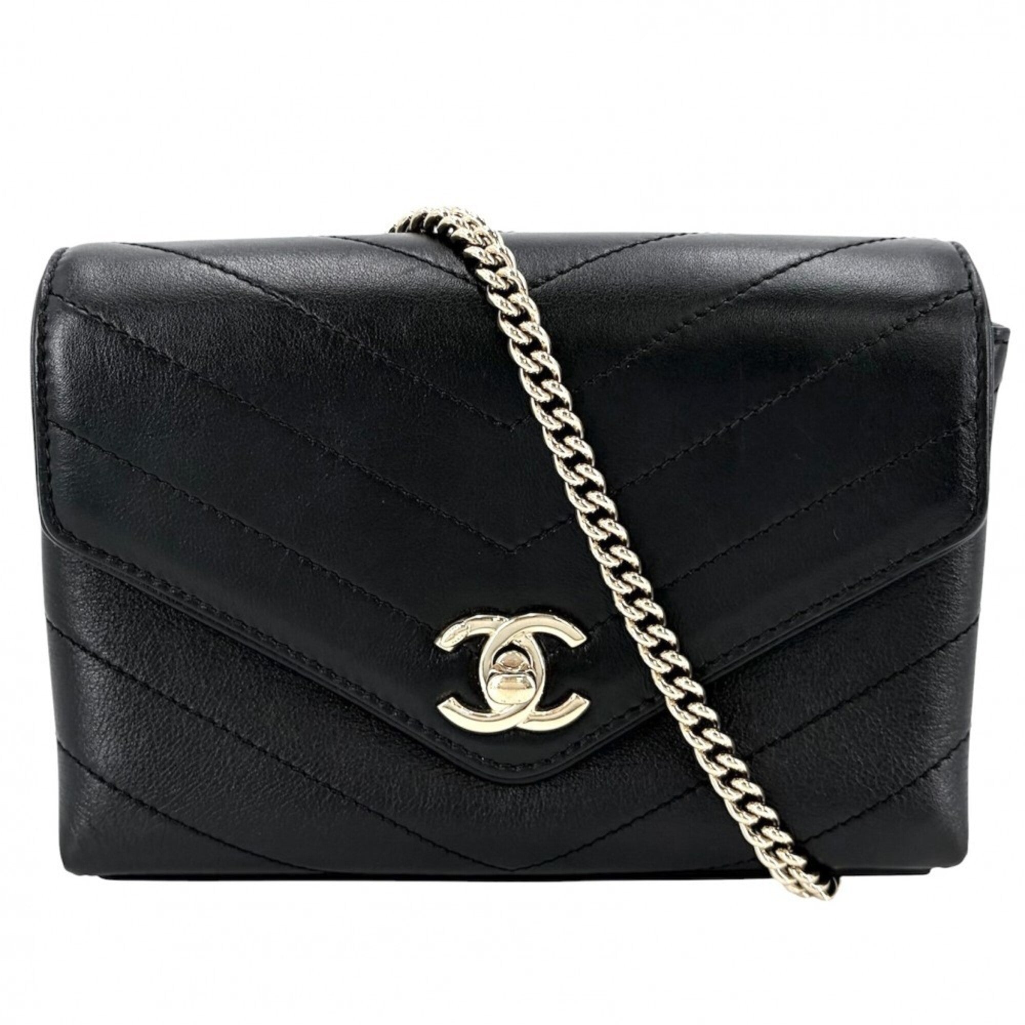 Chanel Black Leather Shoulder Bag (Pre-Owned)