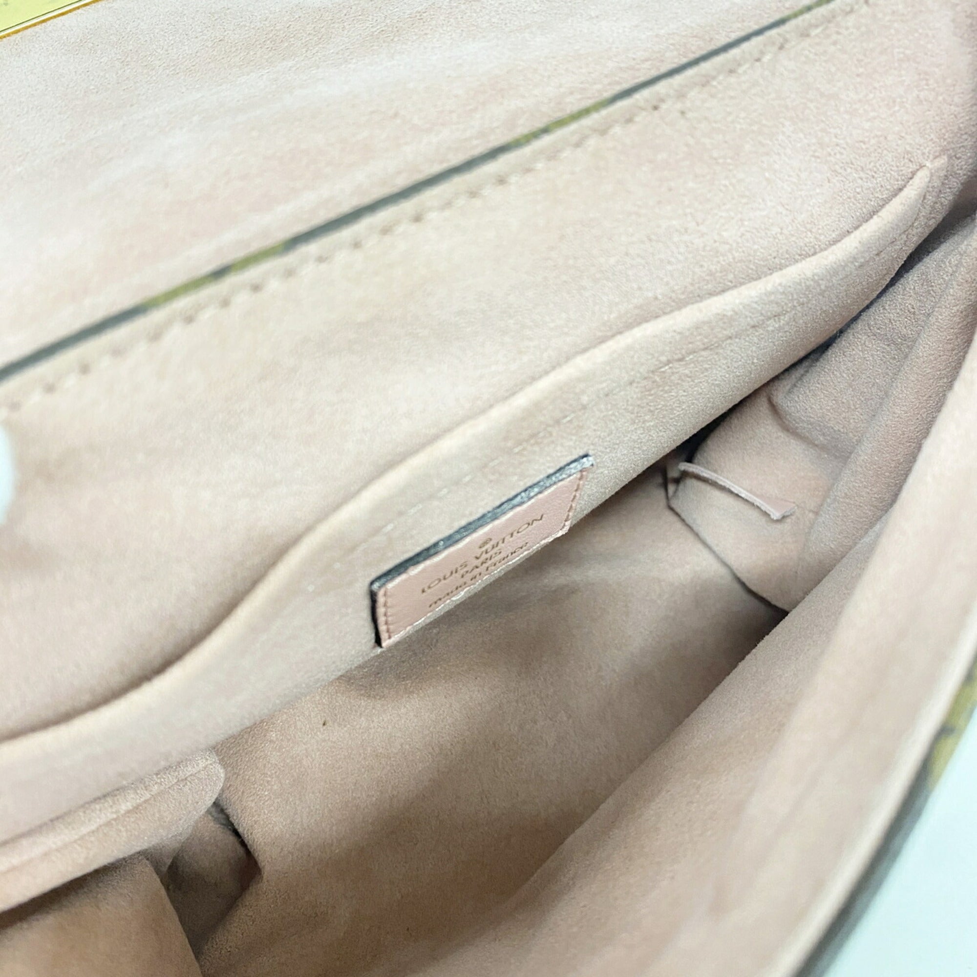 Louis Vuitton Rose Poudre Handbag (Pre-Owned)